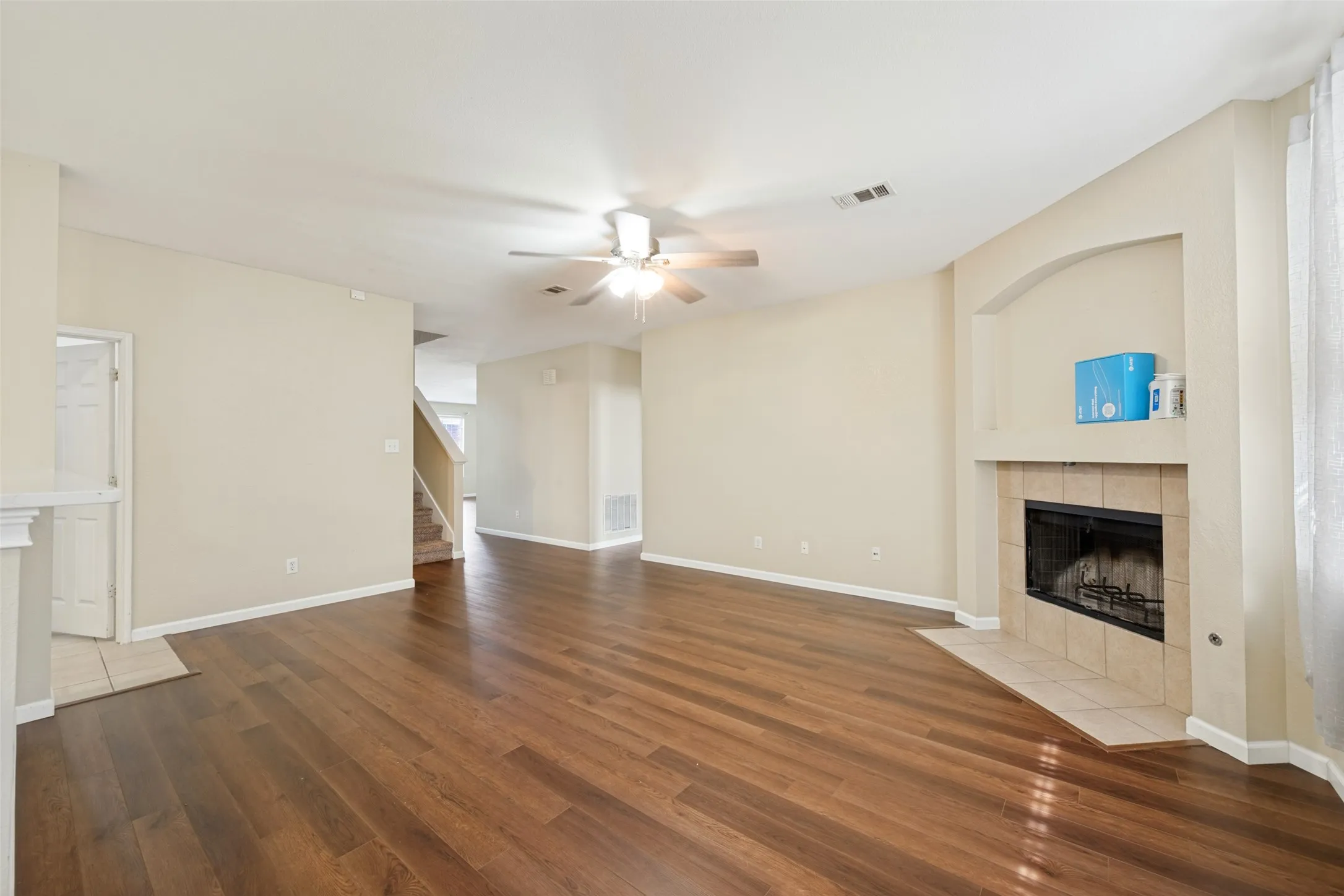 Single Family Residence For Sale in Tarrant County , 814 White Dove Drive, Arlington, Texas 76017, 5 Bedroom, 3 Bathroom, 2 Garage spaces, 3,324 Sqft, built in 2002, mls#21396541, Real Estate Agent in Arlington, Homes For Sale in Tarrant county, Homes For Sale in Arlington, Realtor in Arlington Texas, Real Estate Brokerage Independent Realty Texas, Luminita Cordes Realtor