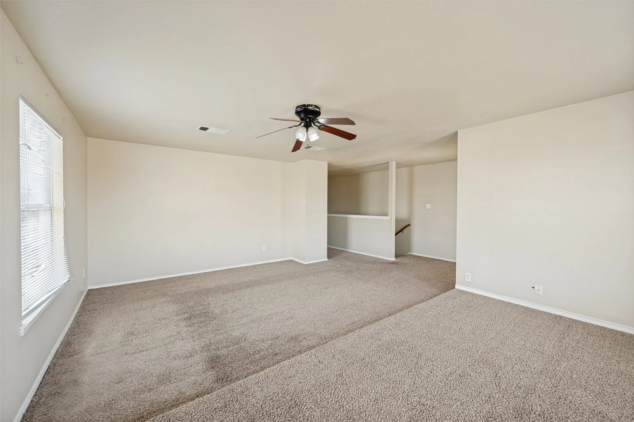 Single Family Residence For Sale in Tarrant County , 814 White Dove Drive, Arlington, Texas 76017, 5 Bedroom, 3 Bathroom, 2 Garage spaces, 3,324 Sqft, built in 2002, mls#21396541, Real Estate Agent in Arlington, Homes For Sale in Tarrant county, Homes For Sale in Arlington, Realtor in Arlington Texas, Real Estate Brokerage Independent Realty Texas, Luminita Cordes Realtor
