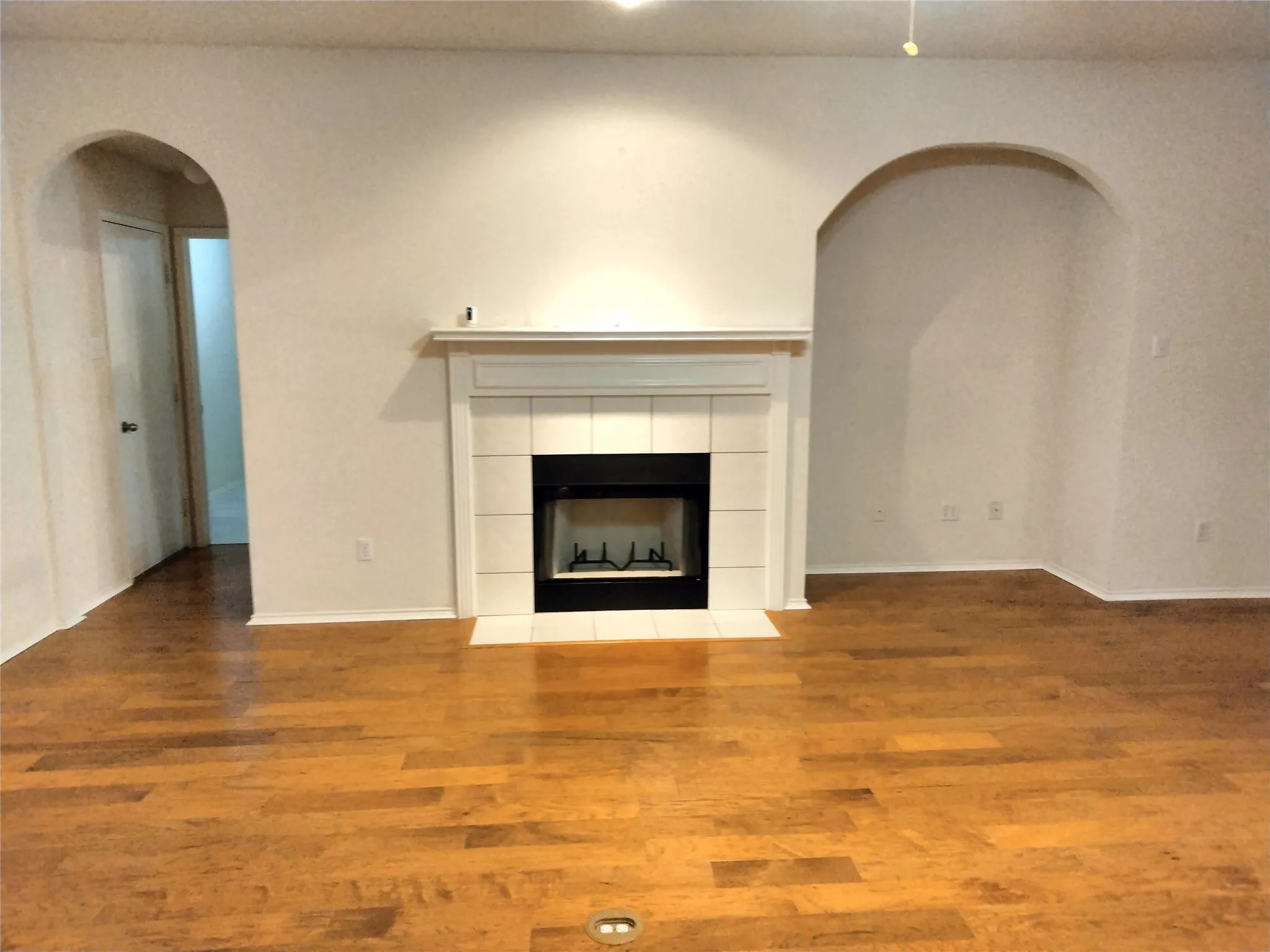Single Family Residence For Sale in Johnson County , 309 Odell Street, Cleburne, Texas 76033, 3 Bedroom, 2 Bathroom, 2 Garage spaces, 1,724 Sqft, built in 2001, mls#21397024, Real Estate Agent in Cleburne, Homes For Sale in Johnson county, Homes For Sale in Cleburne, Realtor in Cleburne Texas, Real Estate Brokerage Independent Realty Texas, Luminita Cordes Realtor