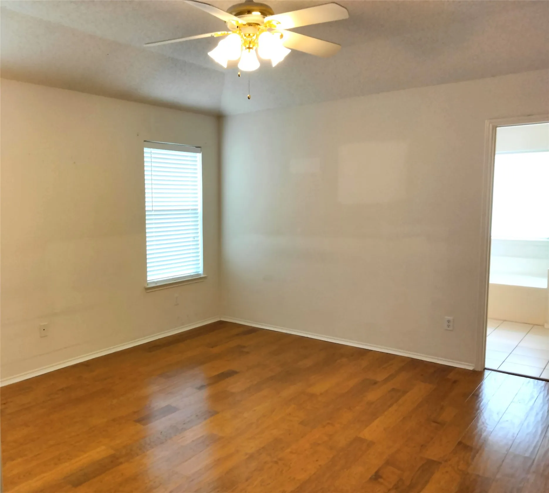 Single Family Residence For Sale in Johnson County , 309 Odell Street, Cleburne, Texas 76033, 3 Bedroom, 2 Bathroom, 2 Garage spaces, 1,724 Sqft, built in 2001, mls#21397024, Real Estate Agent in Cleburne, Homes For Sale in Johnson county, Homes For Sale in Cleburne, Realtor in Cleburne Texas, Real Estate Brokerage Independent Realty Texas, Luminita Cordes Realtor