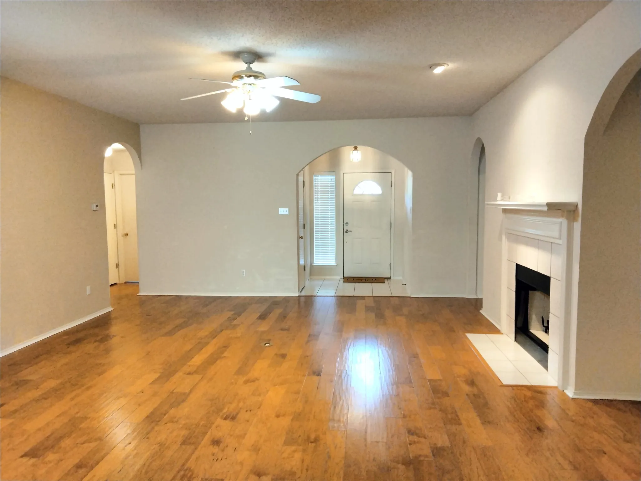 Single Family Residence For Sale in Johnson County , 309 Odell Street, Cleburne, Texas 76033, 3 Bedroom, 2 Bathroom, 2 Garage spaces, 1,724 Sqft, built in 2001, mls#21397024, Real Estate Agent in Cleburne, Homes For Sale in Johnson county, Homes For Sale in Cleburne, Realtor in Cleburne Texas, Real Estate Brokerage Independent Realty Texas, Luminita Cordes Realtor