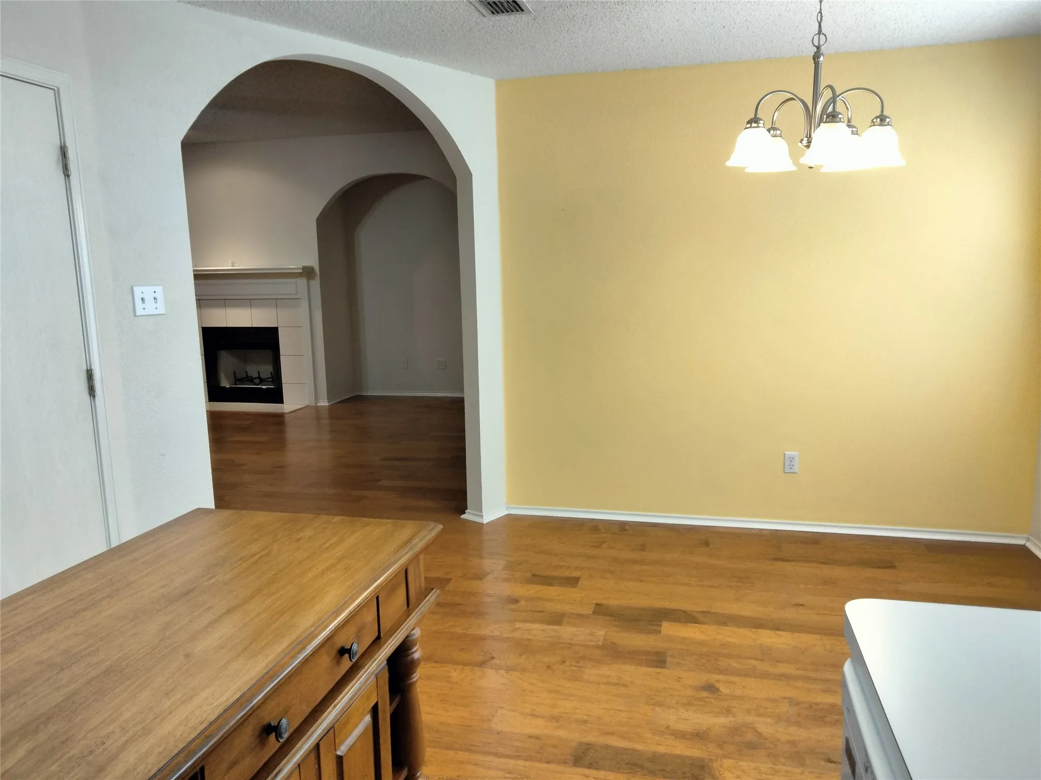 Single Family Residence For Sale in Johnson County , 309 Odell Street, Cleburne, Texas 76033, 3 Bedroom, 2 Bathroom, 2 Garage spaces, 1,724 Sqft, built in 2001, mls#21397024, Real Estate Agent in Cleburne, Homes For Sale in Johnson county, Homes For Sale in Cleburne, Realtor in Cleburne Texas, Real Estate Brokerage Independent Realty Texas, Luminita Cordes Realtor