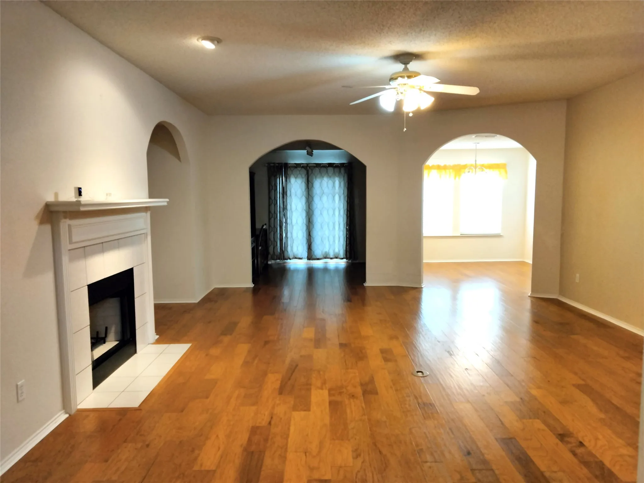 Single Family Residence For Sale in Johnson County , 309 Odell Street, Cleburne, Texas 76033, 3 Bedroom, 2 Bathroom, 2 Garage spaces, 1,724 Sqft, built in 2001, mls#21397024, Real Estate Agent in Cleburne, Homes For Sale in Johnson county, Homes For Sale in Cleburne, Realtor in Cleburne Texas, Real Estate Brokerage Independent Realty Texas, Luminita Cordes Realtor