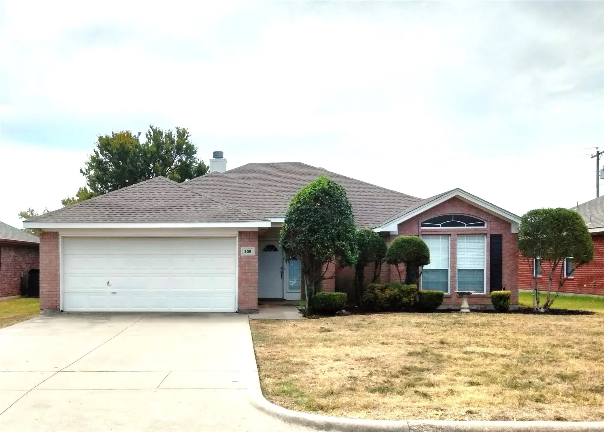 Single Family Residence For Sale in Johnson County , 309 Odell Street, Cleburne, Texas 76033, 3 Bedroom, 2 Bathroom, 2 Garage spaces, 1,724 Sqft, built in 2001, mls#21397024, Real Estate Agent in Cleburne, Homes For Sale in Johnson county, Homes For Sale in Cleburne, Realtor in Cleburne Texas, Real Estate Brokerage Independent Realty Texas, Luminita Cordes Realtor