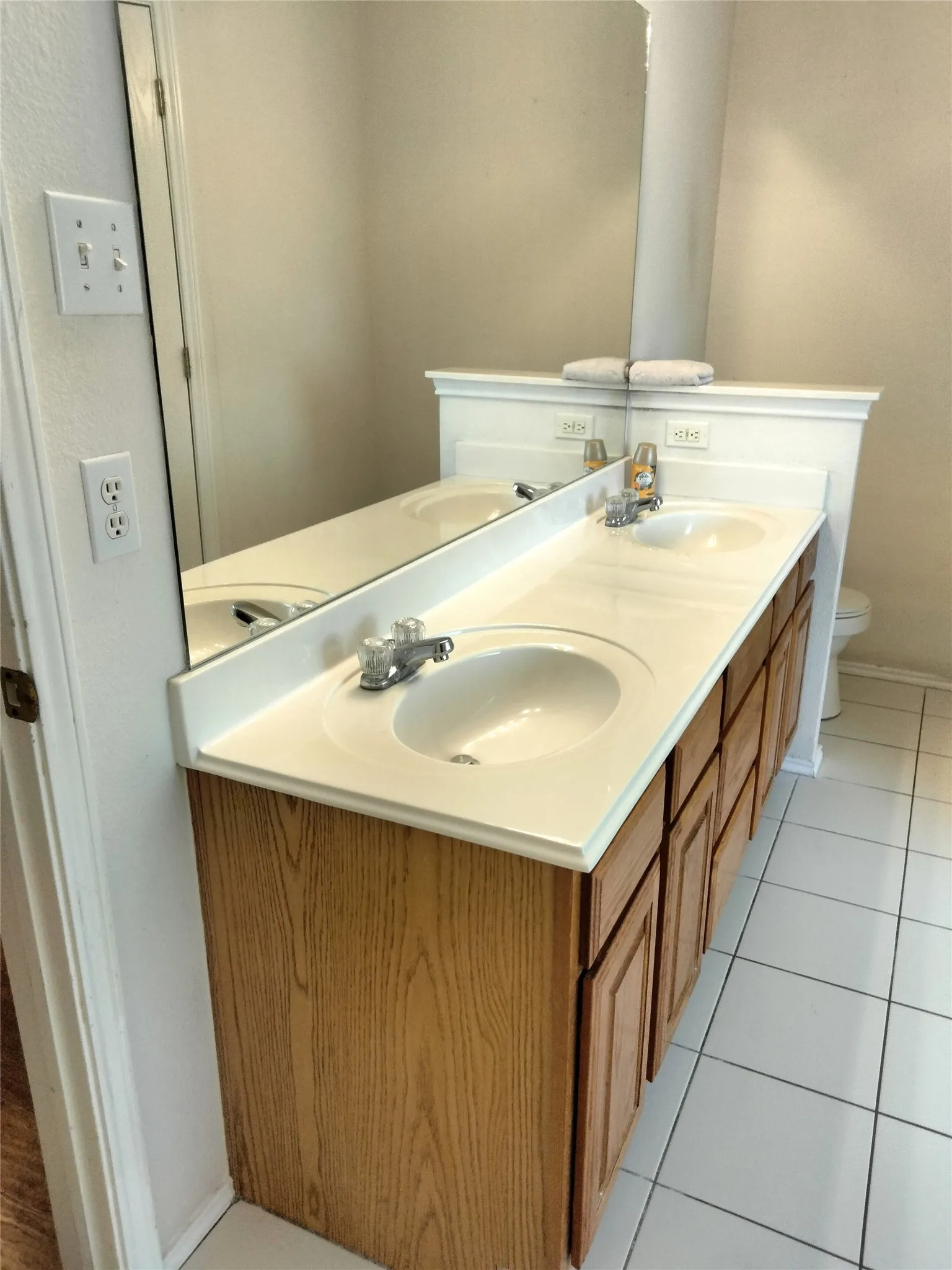 Single Family Residence For Sale in Johnson County , 309 Odell Street, Cleburne, Texas 76033, 3 Bedroom, 2 Bathroom, 2 Garage spaces, 1,724 Sqft, built in 2001, mls#21397024, Real Estate Agent in Cleburne, Homes For Sale in Johnson county, Homes For Sale in Cleburne, Realtor in Cleburne Texas, Real Estate Brokerage Independent Realty Texas, Luminita Cordes Realtor