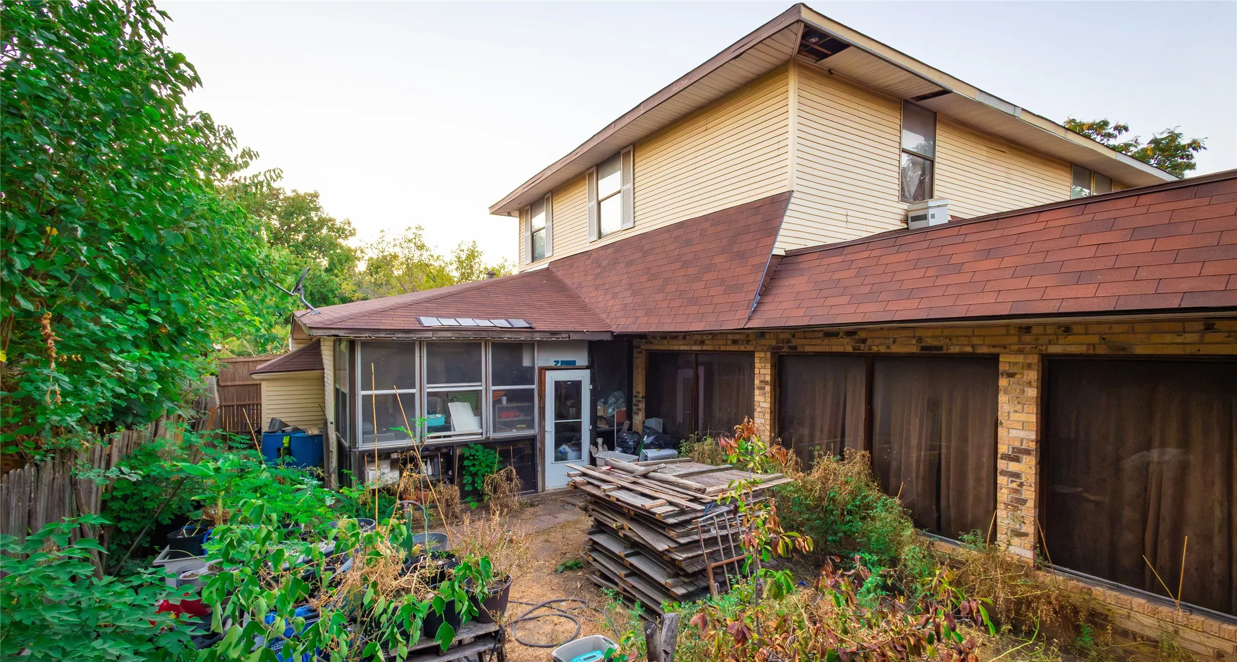Single Family Residence For Sale in Dallas County , 1720 Salem Street, Irving, Texas 75061, 7 Bedroom, 2 Bathroom, 1 Garage spaces, 3,637 Sqft, built in 1956, mls#21396070, Real Estate Agent in Irving, Homes For Sale in Dallas county, Homes For Sale in Irving, Realtor in Irving Texas, Real Estate Brokerage Independent Realty Texas, Luminita Cordes Realtor