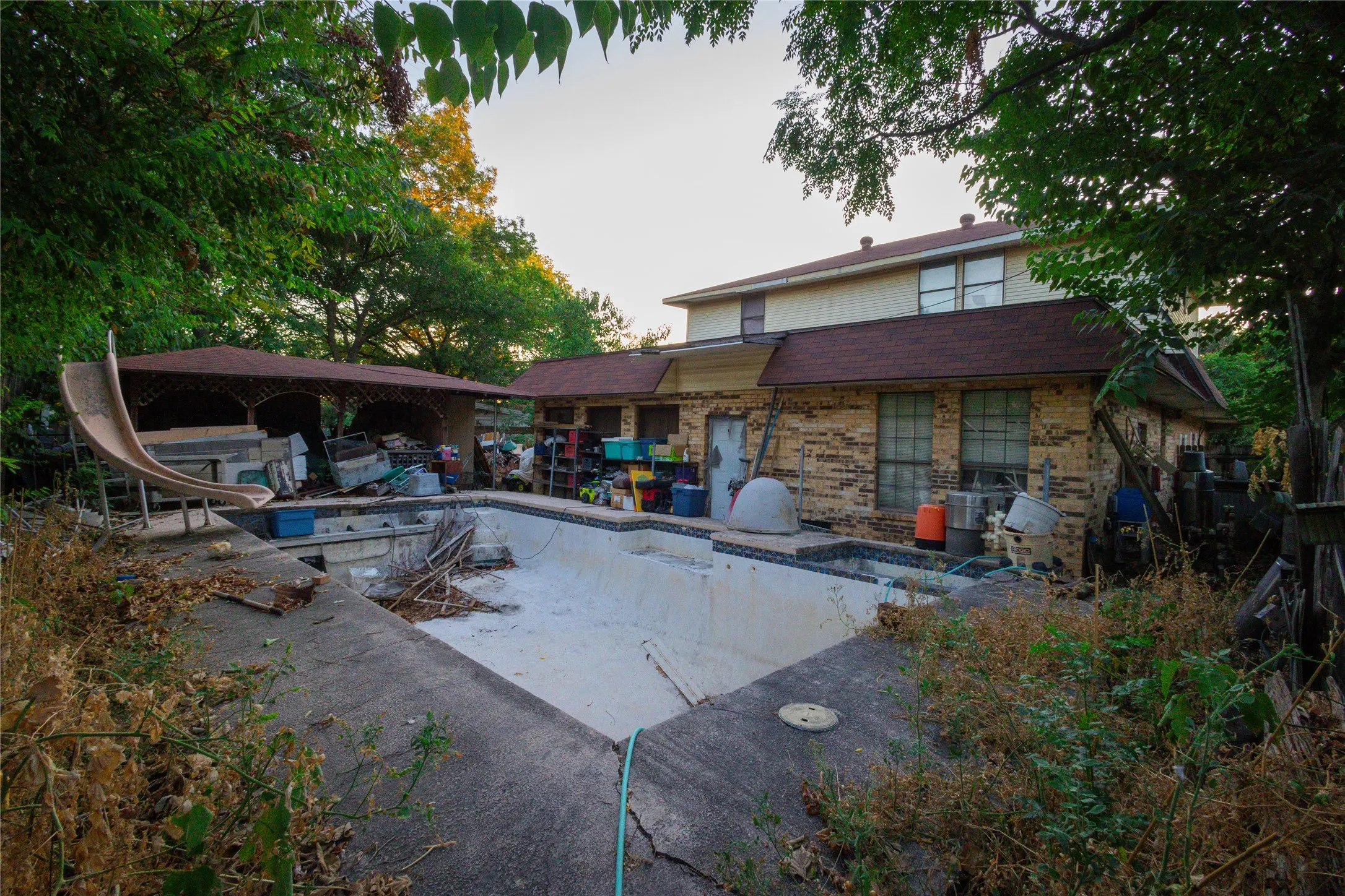 Single Family Residence For Sale in Dallas County , 1720 Salem Street, Irving, Texas 75061, 7 Bedroom, 2 Bathroom, 1 Garage spaces, 3,637 Sqft, built in 1956, mls#21396070, Real Estate Agent in Irving, Homes For Sale in Dallas county, Homes For Sale in Irving, Realtor in Irving Texas, Real Estate Brokerage Independent Realty Texas, Luminita Cordes Realtor