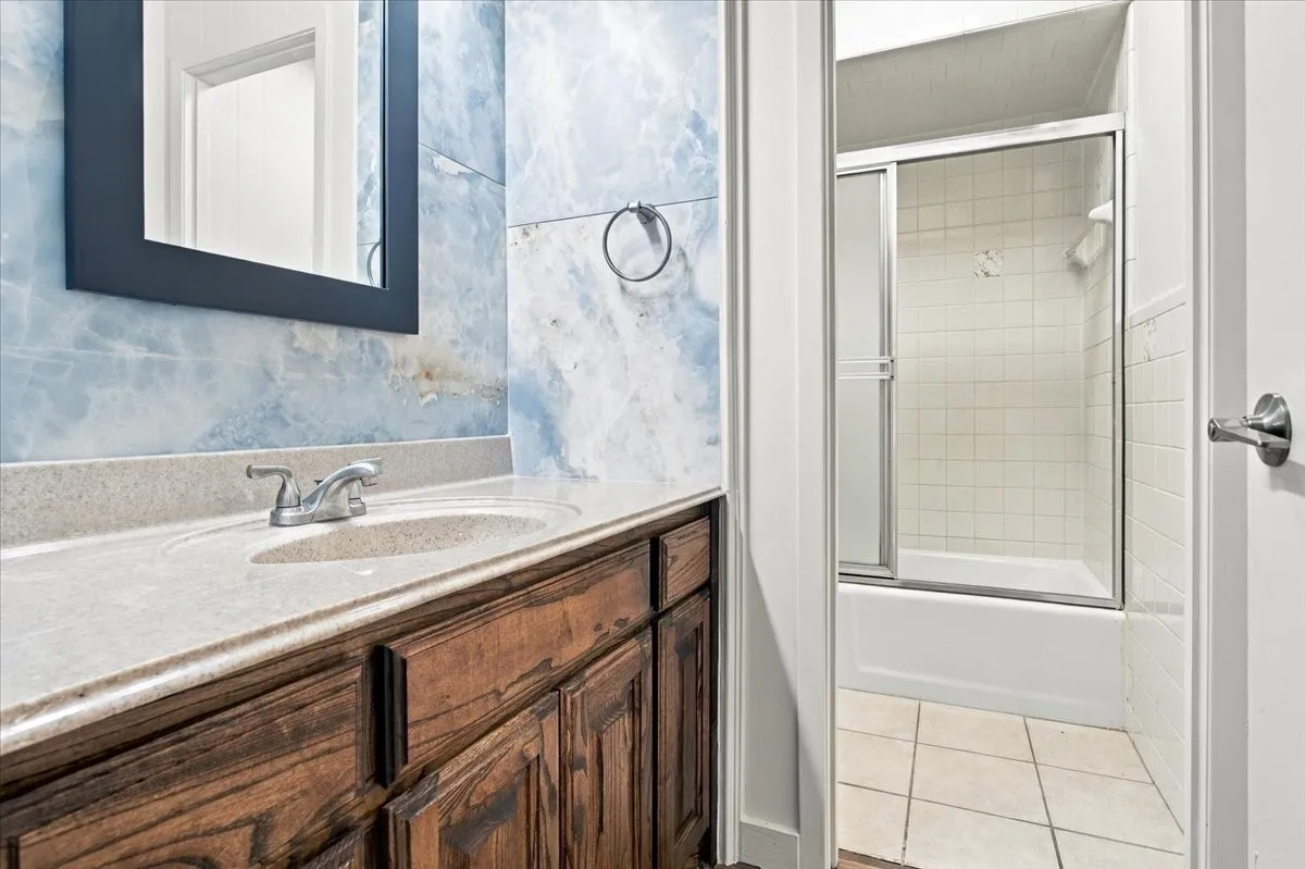 Hall Full bathroom, lovely remodeled vanity area w new tile backsplash