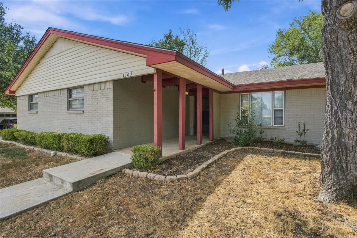 Front porch, welcome home!