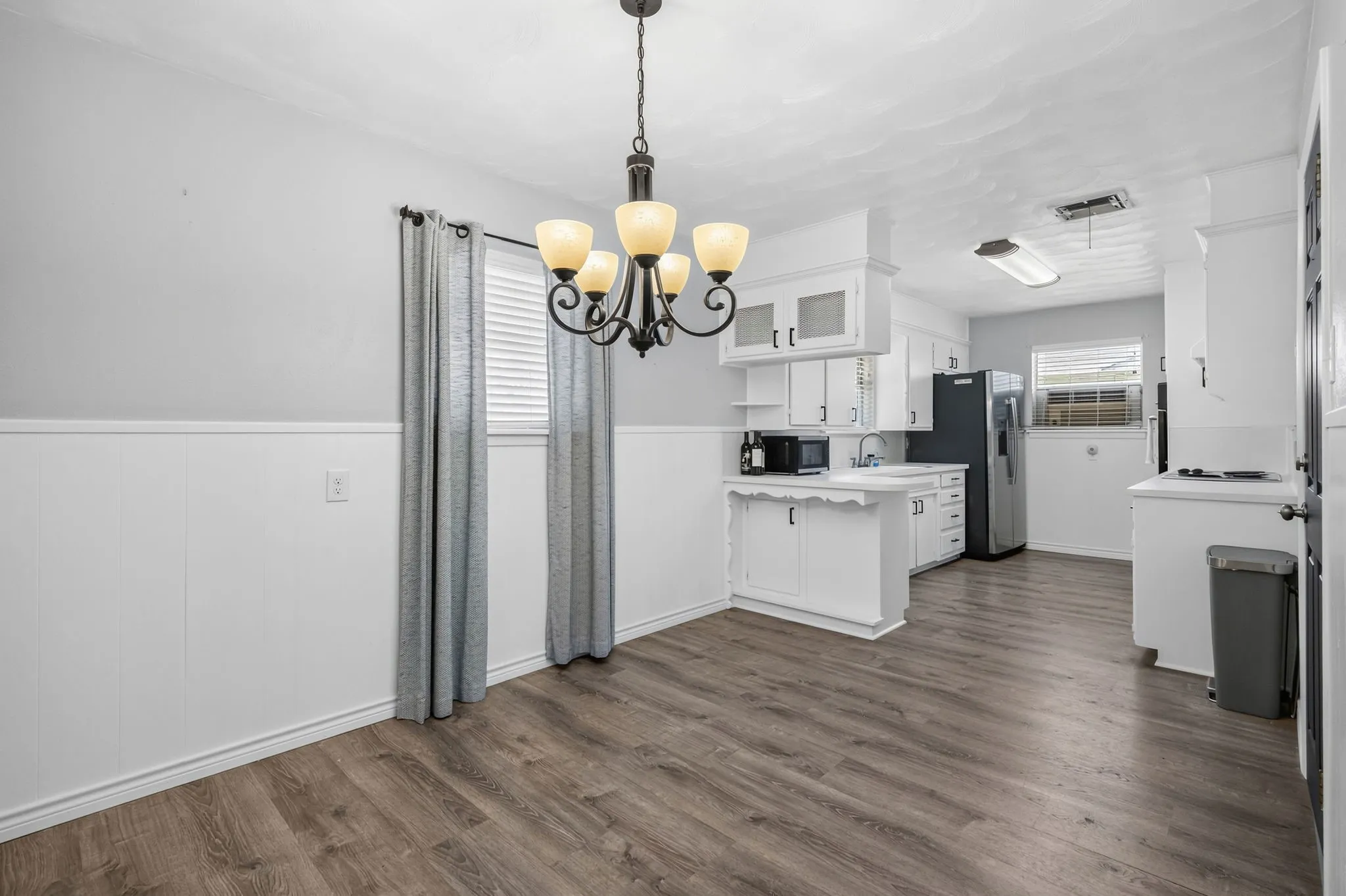 Single Family Residence For Sale in Tarrant County , 2113 David Drive, Fort Worth, Texas 76111, 3 Bedroom, 2 Bathroom, 2 Garage spaces, 1,660 Sqft, built in 1960, mls#21397140, Real Estate Agent in Fort Worth, Homes For Sale in Tarrant county, Homes For Sale in Fort Worth, Realtor in Fort Worth Texas, Real Estate Brokerage Independent Realty Texas, Luminita Cordes Realtor
