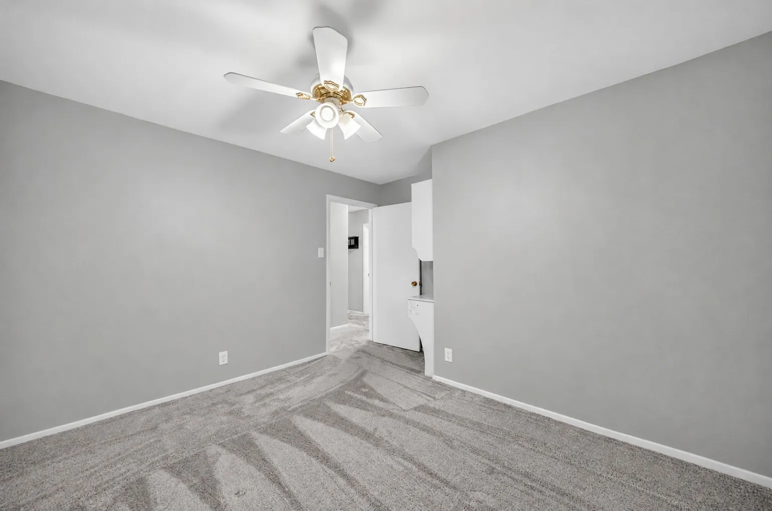 Single Family Residence For Sale in Tarrant County , 2113 David Drive, Fort Worth, Texas 76111, 3 Bedroom, 2 Bathroom, 2 Garage spaces, 1,660 Sqft, built in 1960, mls#21397140, Real Estate Agent in Fort Worth, Homes For Sale in Tarrant county, Homes For Sale in Fort Worth, Realtor in Fort Worth Texas, Real Estate Brokerage Independent Realty Texas, Luminita Cordes Realtor