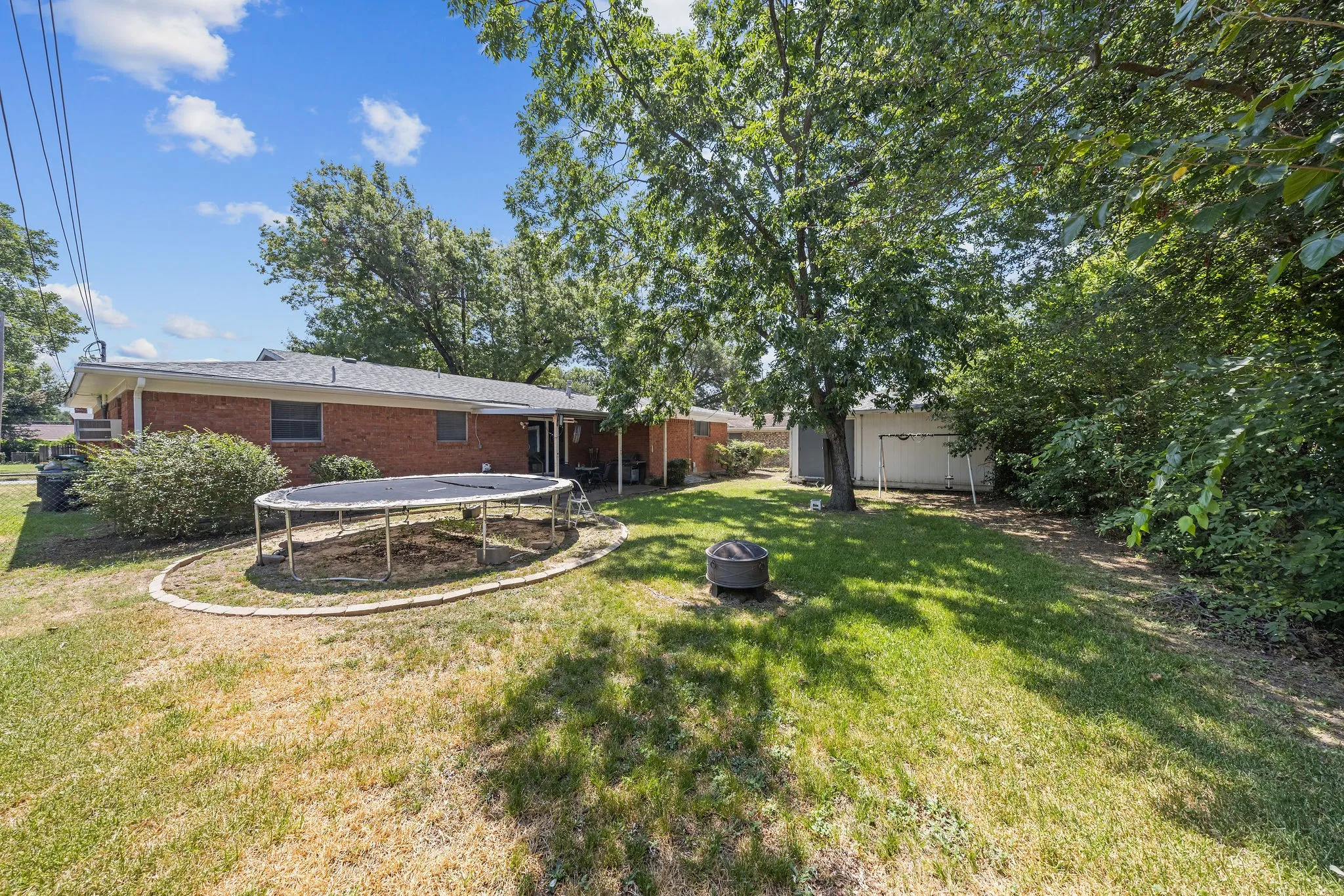 Single Family Residence For Sale in Tarrant County , 2113 David Drive, Fort Worth, Texas 76111, 3 Bedroom, 2 Bathroom, 2 Garage spaces, 1,660 Sqft, built in 1960, mls#21397140, Real Estate Agent in Fort Worth, Homes For Sale in Tarrant county, Homes For Sale in Fort Worth, Realtor in Fort Worth Texas, Real Estate Brokerage Independent Realty Texas, Luminita Cordes Realtor