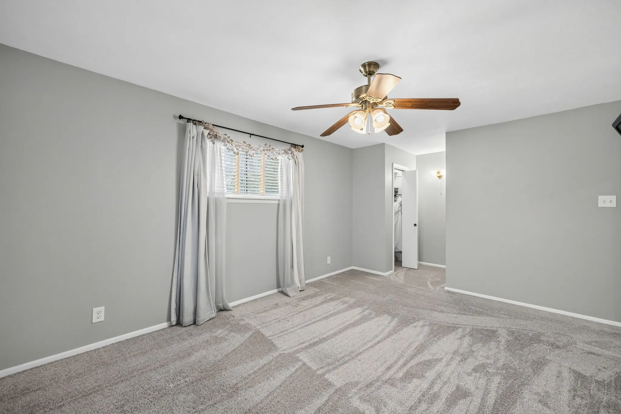 Single Family Residence For Sale in Tarrant County , 2113 David Drive, Fort Worth, Texas 76111, 3 Bedroom, 2 Bathroom, 2 Garage spaces, 1,660 Sqft, built in 1960, mls#21397140, Real Estate Agent in Fort Worth, Homes For Sale in Tarrant county, Homes For Sale in Fort Worth, Realtor in Fort Worth Texas, Real Estate Brokerage Independent Realty Texas, Luminita Cordes Realtor