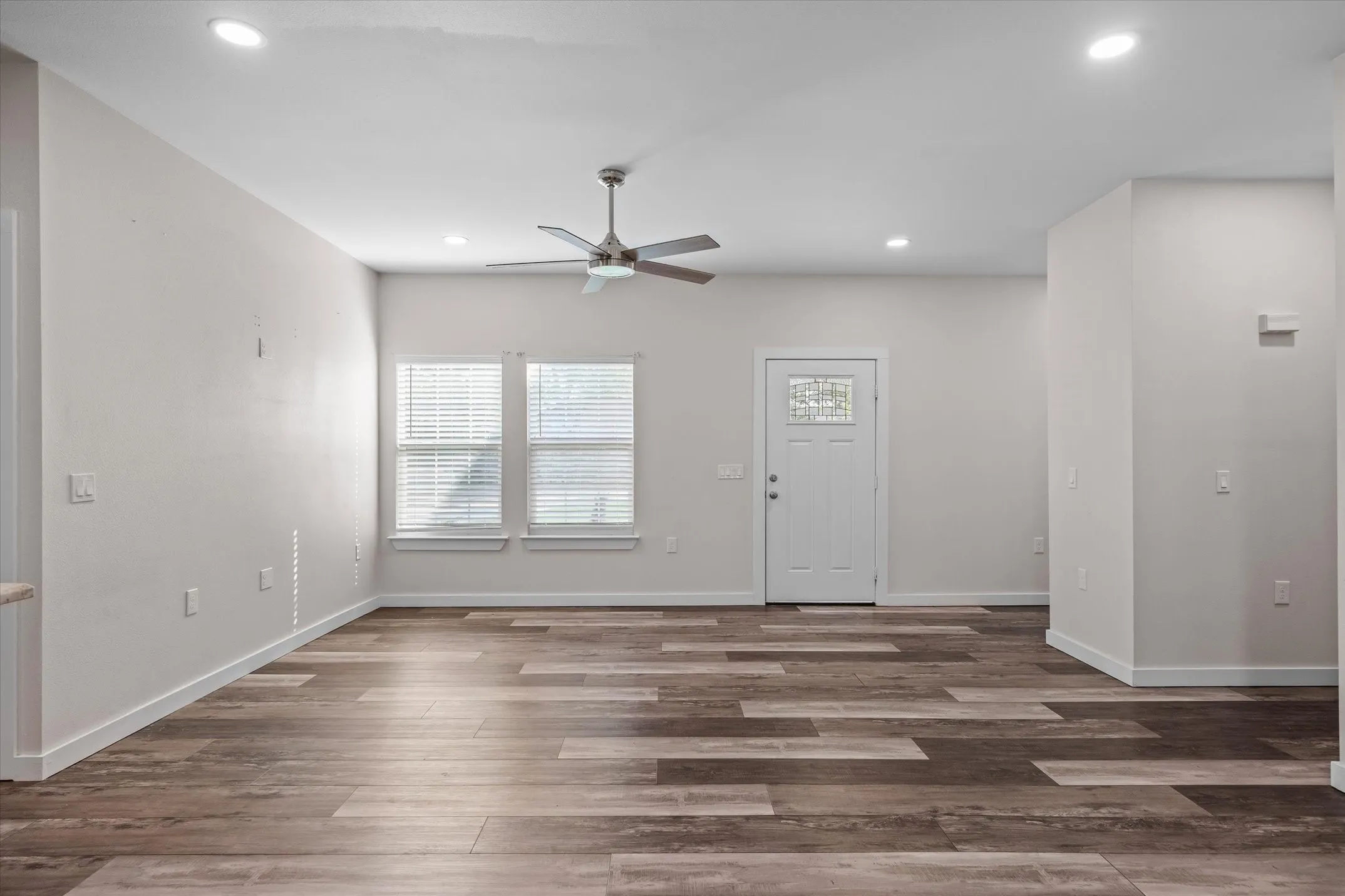 Single Family Residence For Sale in Van Zandt County , 135 Spruce, Van, Texas 75790, 3 Bedroom, 2 Bathroom, Garage spaces, 1,397 Sqft, built in 2024, mls#21397141, Real Estate Agent in Van, Homes For Sale in Van Zandt county, Homes For Sale in Van, Realtor in Van Texas, Real Estate Brokerage Independent Realty Texas, Luminita Cordes Realtor