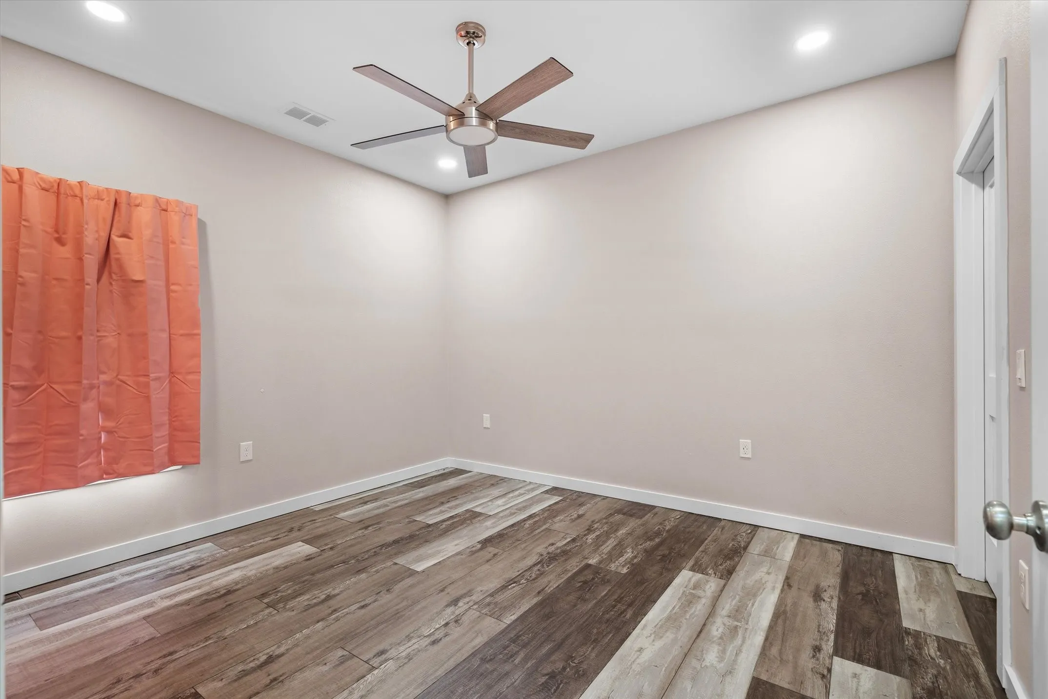 Single Family Residence For Sale in Van Zandt County , 135 Spruce, Van, Texas 75790, 3 Bedroom, 2 Bathroom, Garage spaces, 1,397 Sqft, built in 2024, mls#21397141, Real Estate Agent in Van, Homes For Sale in Van Zandt county, Homes For Sale in Van, Realtor in Van Texas, Real Estate Brokerage Independent Realty Texas, Luminita Cordes Realtor