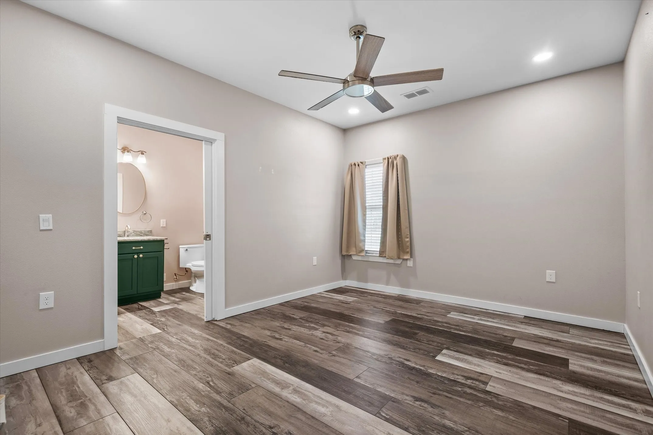Single Family Residence For Sale in Van Zandt County , 135 Spruce, Van, Texas 75790, 3 Bedroom, 2 Bathroom, Garage spaces, 1,397 Sqft, built in 2024, mls#21397141, Real Estate Agent in Van, Homes For Sale in Van Zandt county, Homes For Sale in Van, Realtor in Van Texas, Real Estate Brokerage Independent Realty Texas, Luminita Cordes Realtor