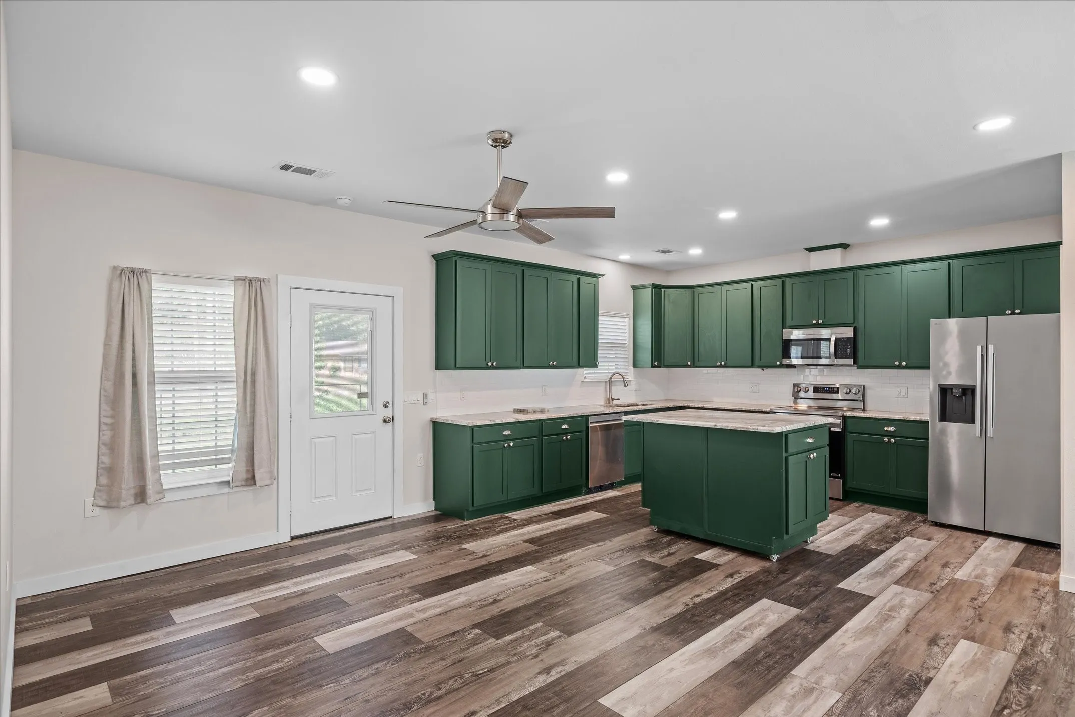 Single Family Residence For Sale in Van Zandt County , 135 Spruce, Van, Texas 75790, 3 Bedroom, 2 Bathroom, Garage spaces, 1,397 Sqft, built in 2024, mls#21397141, Real Estate Agent in Van, Homes For Sale in Van Zandt county, Homes For Sale in Van, Realtor in Van Texas, Real Estate Brokerage Independent Realty Texas, Luminita Cordes Realtor