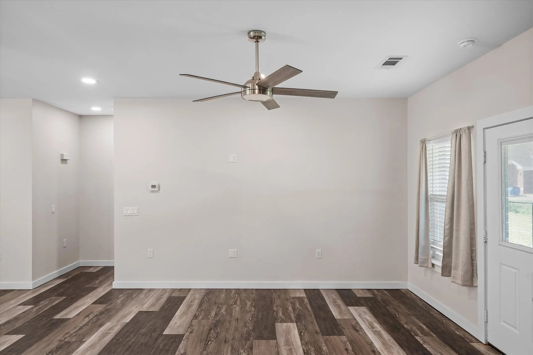 Single Family Residence For Sale in Van Zandt County , 135 Spruce, Van, Texas 75790, 3 Bedroom, 2 Bathroom, Garage spaces, 1,397 Sqft, built in 2024, mls#21397141, Real Estate Agent in Van, Homes For Sale in Van Zandt county, Homes For Sale in Van, Realtor in Van Texas, Real Estate Brokerage Independent Realty Texas, Luminita Cordes Realtor