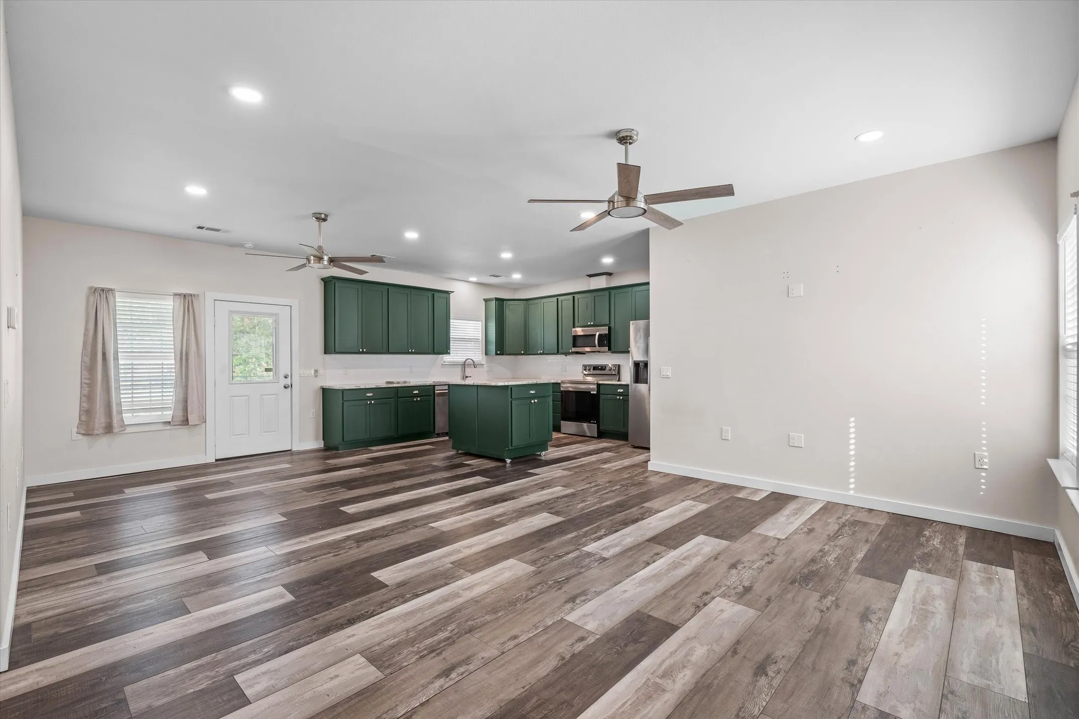 Single Family Residence For Sale in Van Zandt County , 135 Spruce, Van, Texas 75790, 3 Bedroom, 2 Bathroom, Garage spaces, 1,397 Sqft, built in 2024, mls#21397141, Real Estate Agent in Van, Homes For Sale in Van Zandt county, Homes For Sale in Van, Realtor in Van Texas, Real Estate Brokerage Independent Realty Texas, Luminita Cordes Realtor