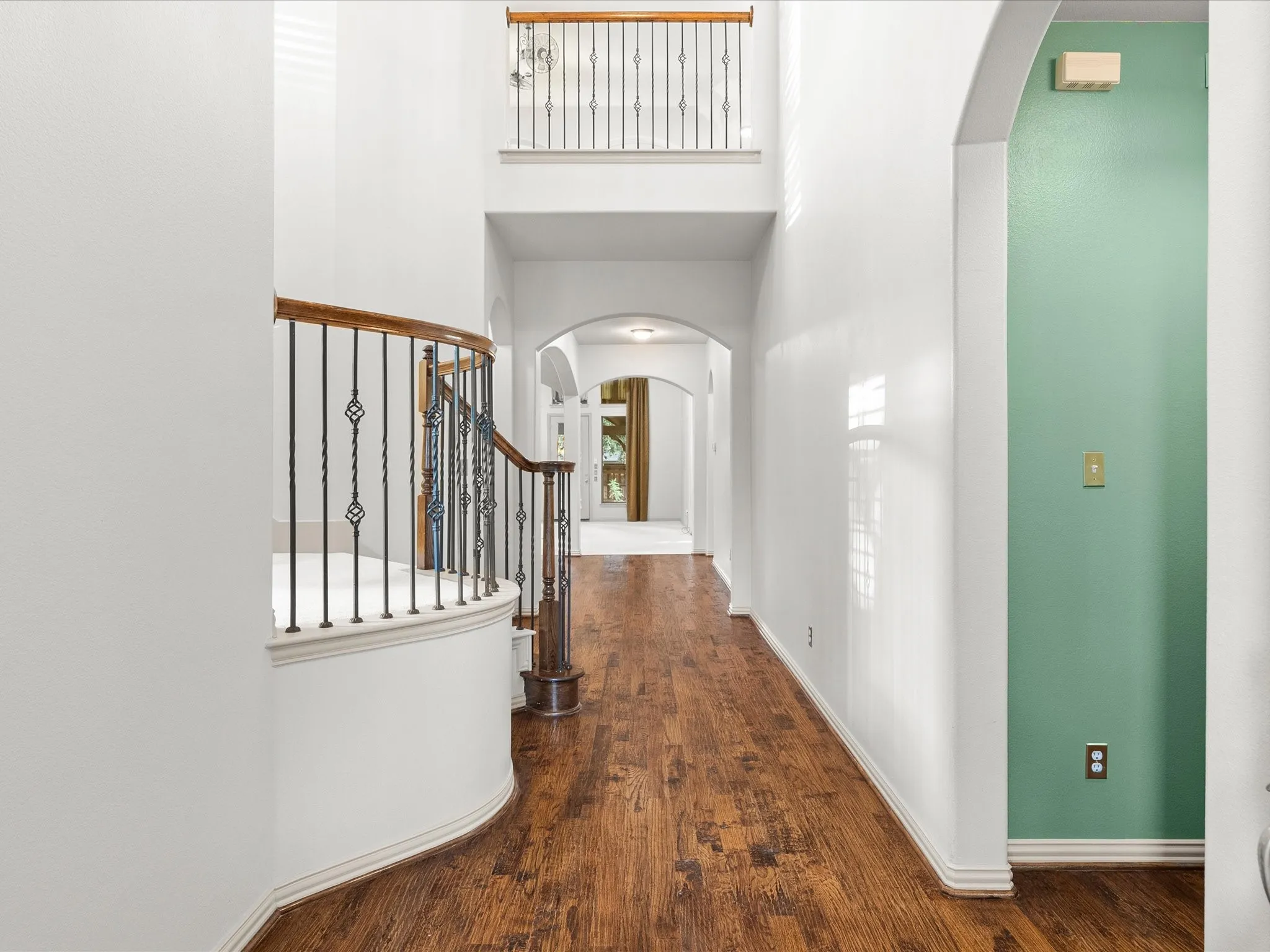 Single Family Residence For Sale in Denton County , 2948 Clearfork Trail, Frisco, Texas 75034, 4 Bedroom, 4 Bathroom, 2 Garage spaces, 4,271 Sqft, built in 2007, mls#21395061, Real Estate Agent in Frisco, Homes For Sale in Denton county, Homes For Sale in Frisco, Realtor in Frisco Texas, Real Estate Brokerage Independent Realty Texas, Luminita Cordes Realtor
