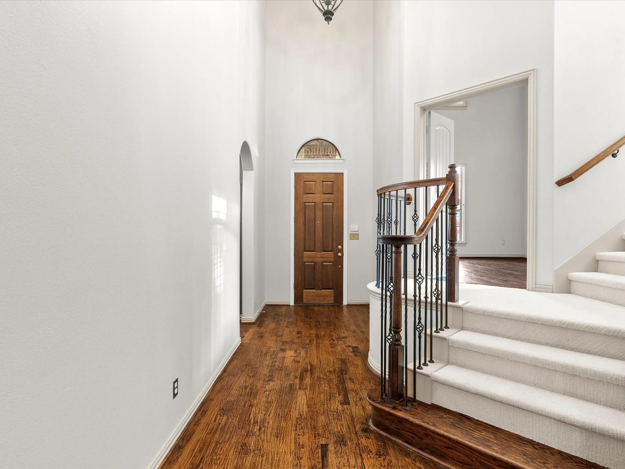 Single Family Residence For Sale in Denton County , 2948 Clearfork Trail, Frisco, Texas 75034, 4 Bedroom, 4 Bathroom, 2 Garage spaces, 4,271 Sqft, built in 2007, mls#21395061, Real Estate Agent in Frisco, Homes For Sale in Denton county, Homes For Sale in Frisco, Realtor in Frisco Texas, Real Estate Brokerage Independent Realty Texas, Luminita Cordes Realtor