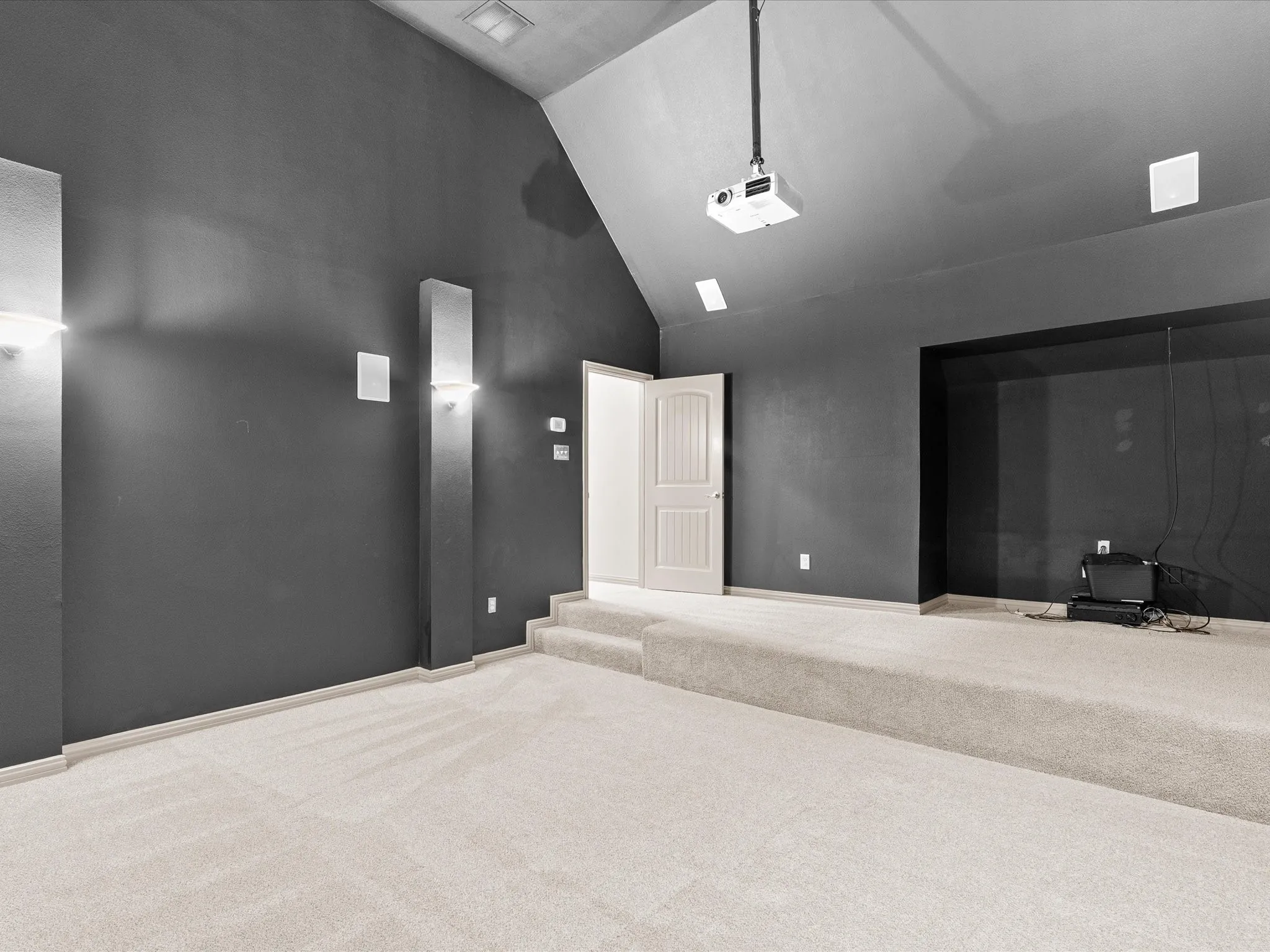 Single Family Residence For Sale in Denton County , 2948 Clearfork Trail, Frisco, Texas 75034, 4 Bedroom, 4 Bathroom, 2 Garage spaces, 4,271 Sqft, built in 2007, mls#21395061, Real Estate Agent in Frisco, Homes For Sale in Denton county, Homes For Sale in Frisco, Realtor in Frisco Texas, Real Estate Brokerage Independent Realty Texas, Luminita Cordes Realtor