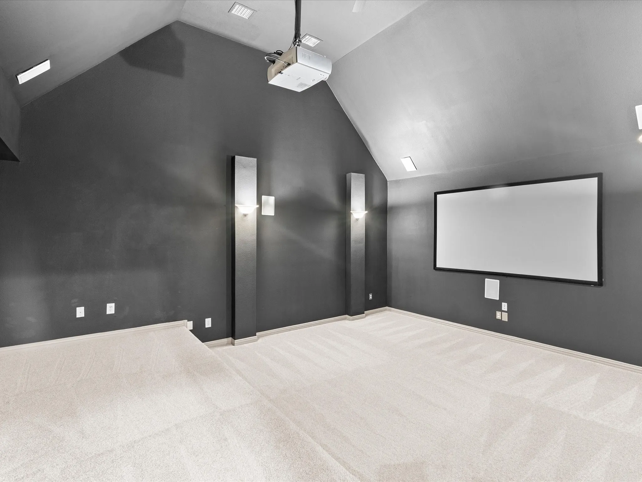 Single Family Residence For Sale in Denton County , 2948 Clearfork Trail, Frisco, Texas 75034, 4 Bedroom, 4 Bathroom, 2 Garage spaces, 4,271 Sqft, built in 2007, mls#21395061, Real Estate Agent in Frisco, Homes For Sale in Denton county, Homes For Sale in Frisco, Realtor in Frisco Texas, Real Estate Brokerage Independent Realty Texas, Luminita Cordes Realtor