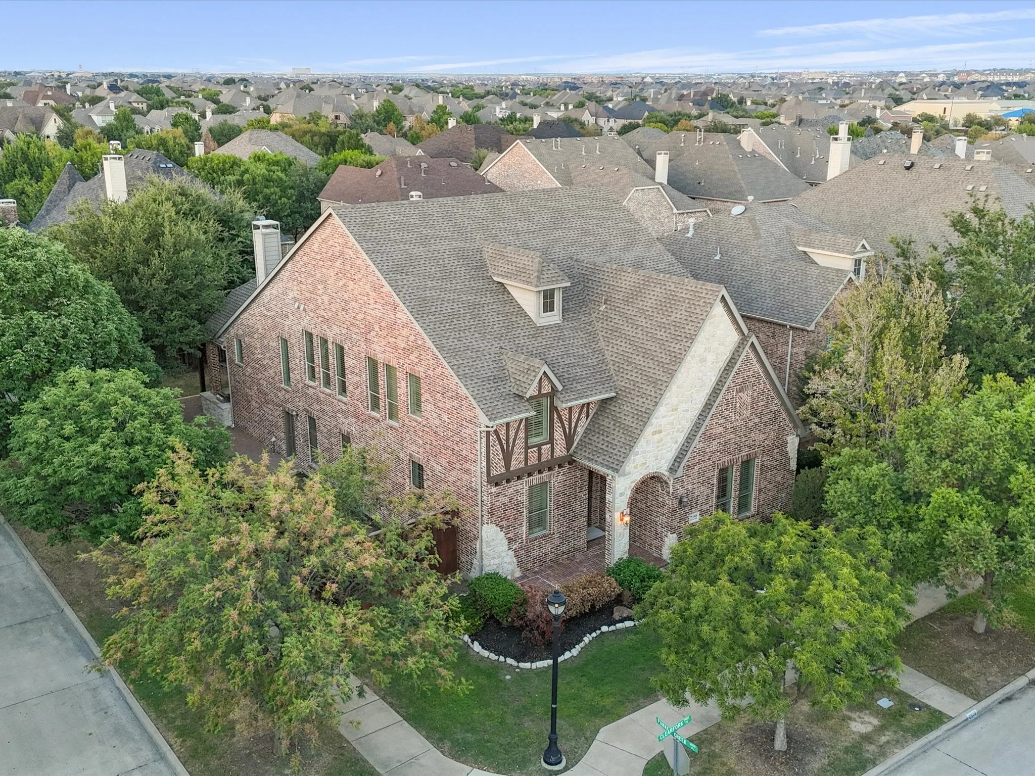 Single Family Residence For Sale in Denton County , 2948 Clearfork Trail, Frisco, Texas 75034, 4 Bedroom, 4 Bathroom, 2 Garage spaces, 4,271 Sqft, built in 2007, mls#21395061, Real Estate Agent in Frisco, Homes For Sale in Denton county, Homes For Sale in Frisco, Realtor in Frisco Texas, Real Estate Brokerage Independent Realty Texas, Luminita Cordes Realtor