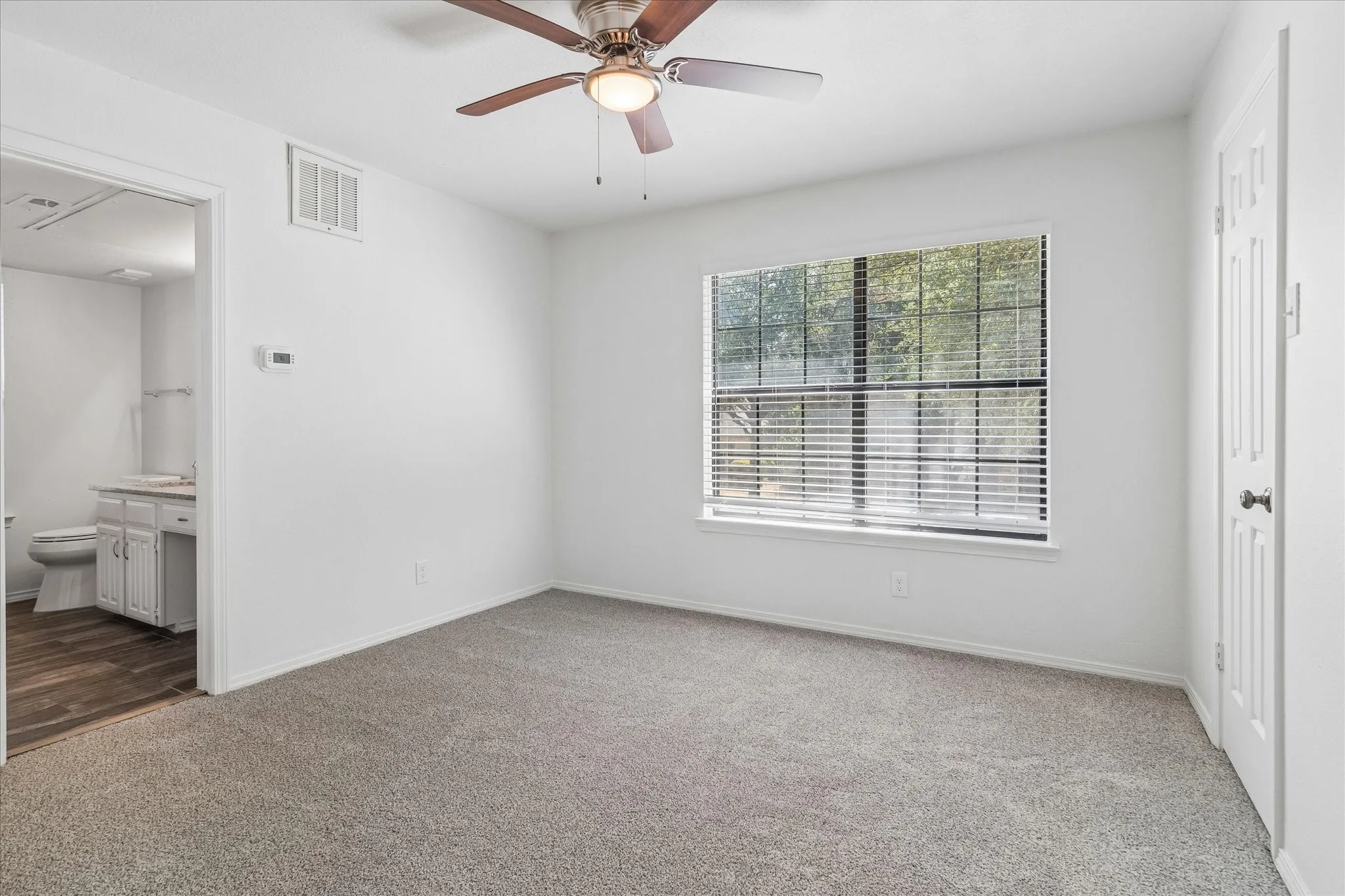 Condominium For Sale in Dallas County , 5200 Martel Avenue 24A, Dallas, Texas 75206, 2 Bedroom, 2 Bathroom, Garage spaces, 971 Sqft, built in 1983, mls#21392407, Real Estate Agent in Dallas, Homes For Sale in Dallas county, Homes For Sale in Dallas, Realtor in Dallas Texas, Real Estate Brokerage Independent Realty Texas, Luminita Cordes Realtor