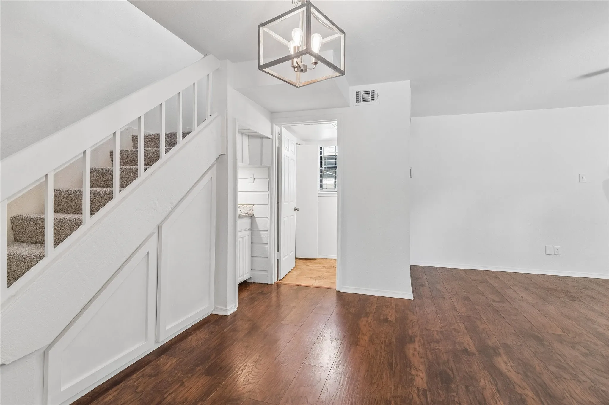 Condominium For Sale in Dallas County , 5200 Martel Avenue 24A, Dallas, Texas 75206, 2 Bedroom, 2 Bathroom, Garage spaces, 971 Sqft, built in 1983, mls#21392407, Real Estate Agent in Dallas, Homes For Sale in Dallas county, Homes For Sale in Dallas, Realtor in Dallas Texas, Real Estate Brokerage Independent Realty Texas, Luminita Cordes Realtor