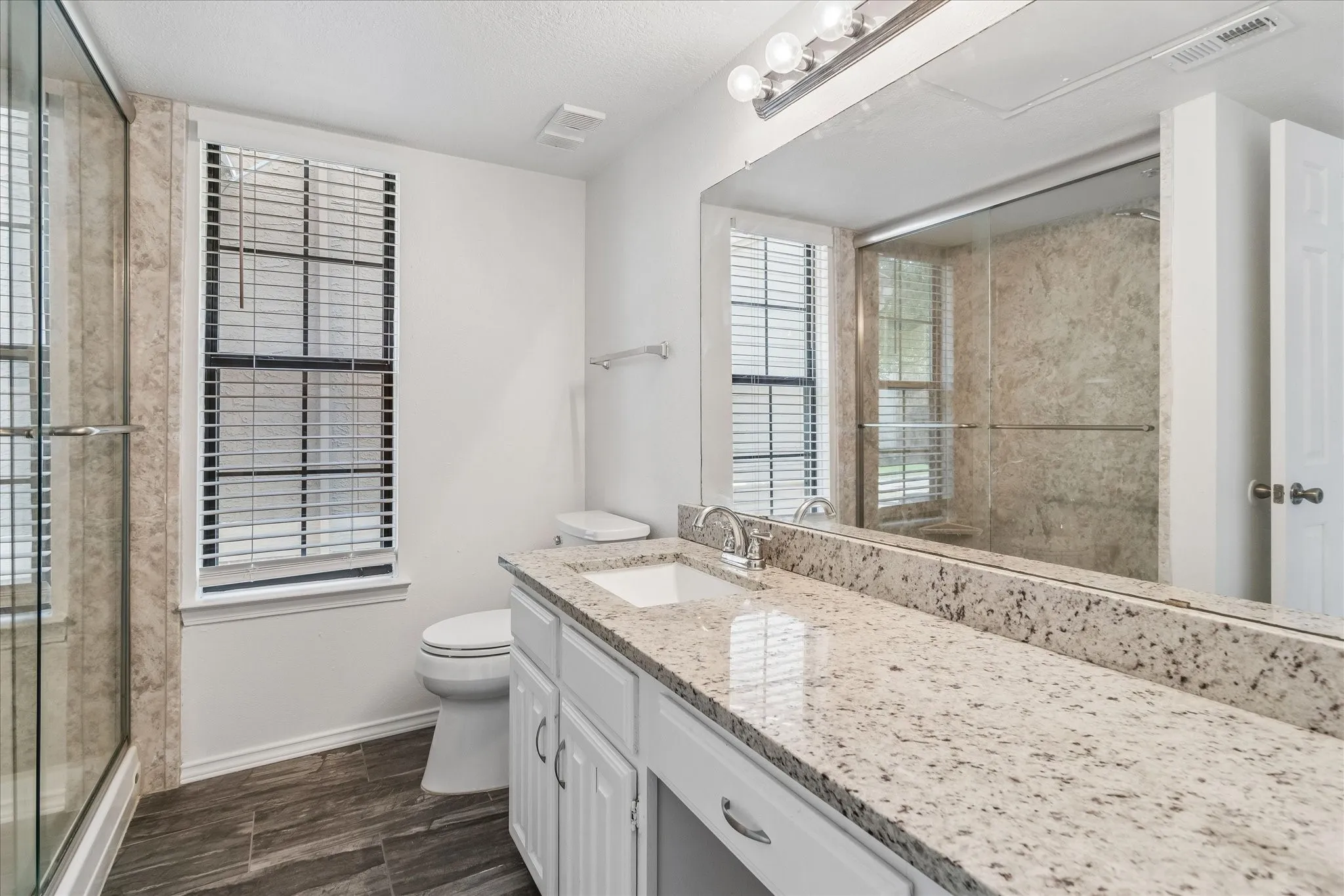 Condominium For Sale in Dallas County , 5200 Martel Avenue 24A, Dallas, Texas 75206, 2 Bedroom, 2 Bathroom, Garage spaces, 971 Sqft, built in 1983, mls#21392407, Real Estate Agent in Dallas, Homes For Sale in Dallas county, Homes For Sale in Dallas, Realtor in Dallas Texas, Real Estate Brokerage Independent Realty Texas, Luminita Cordes Realtor