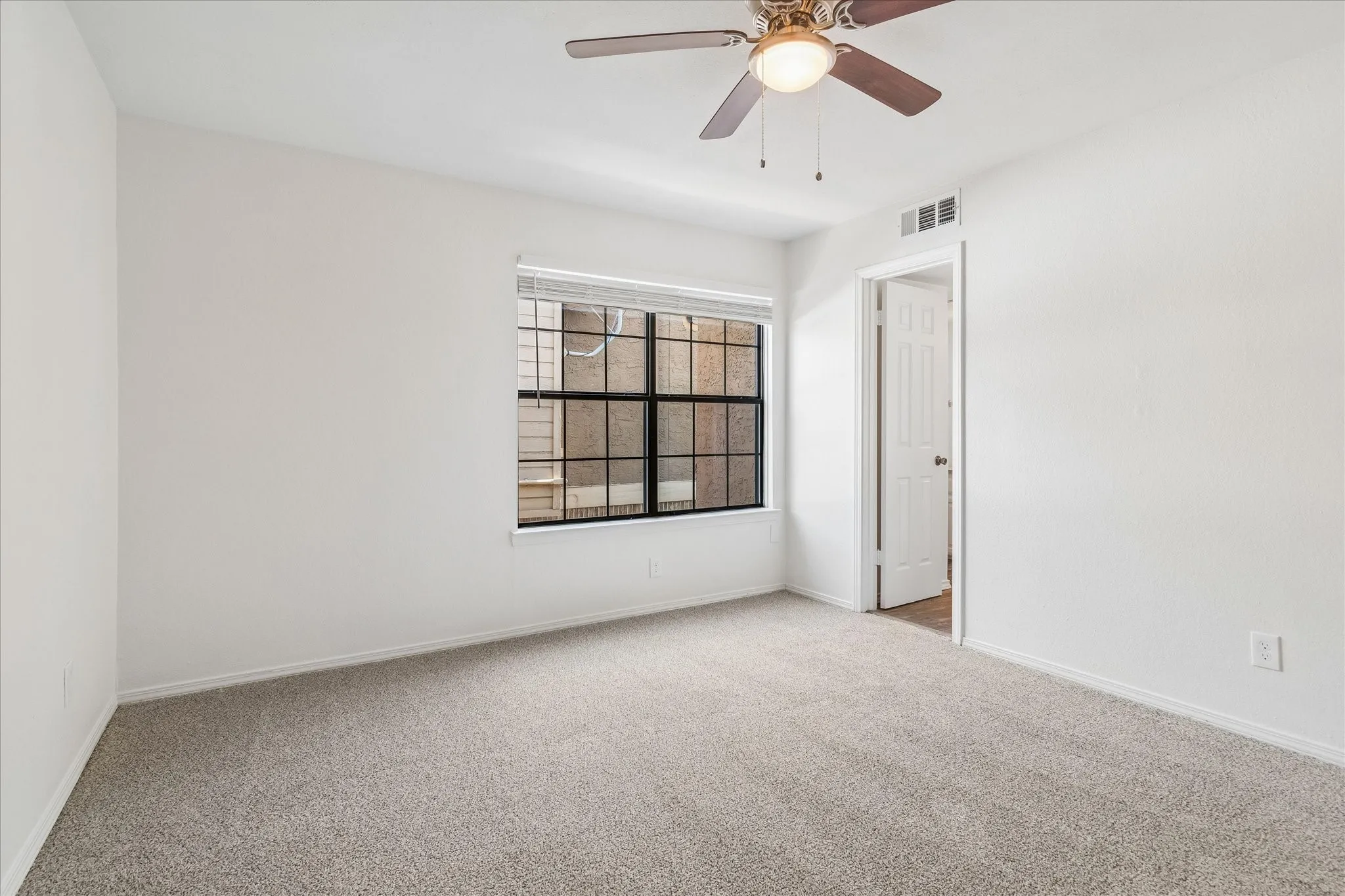 Condominium For Sale in Dallas County , 5200 Martel Avenue 24A, Dallas, Texas 75206, 2 Bedroom, 2 Bathroom, Garage spaces, 971 Sqft, built in 1983, mls#21392407, Real Estate Agent in Dallas, Homes For Sale in Dallas county, Homes For Sale in Dallas, Realtor in Dallas Texas, Real Estate Brokerage Independent Realty Texas, Luminita Cordes Realtor