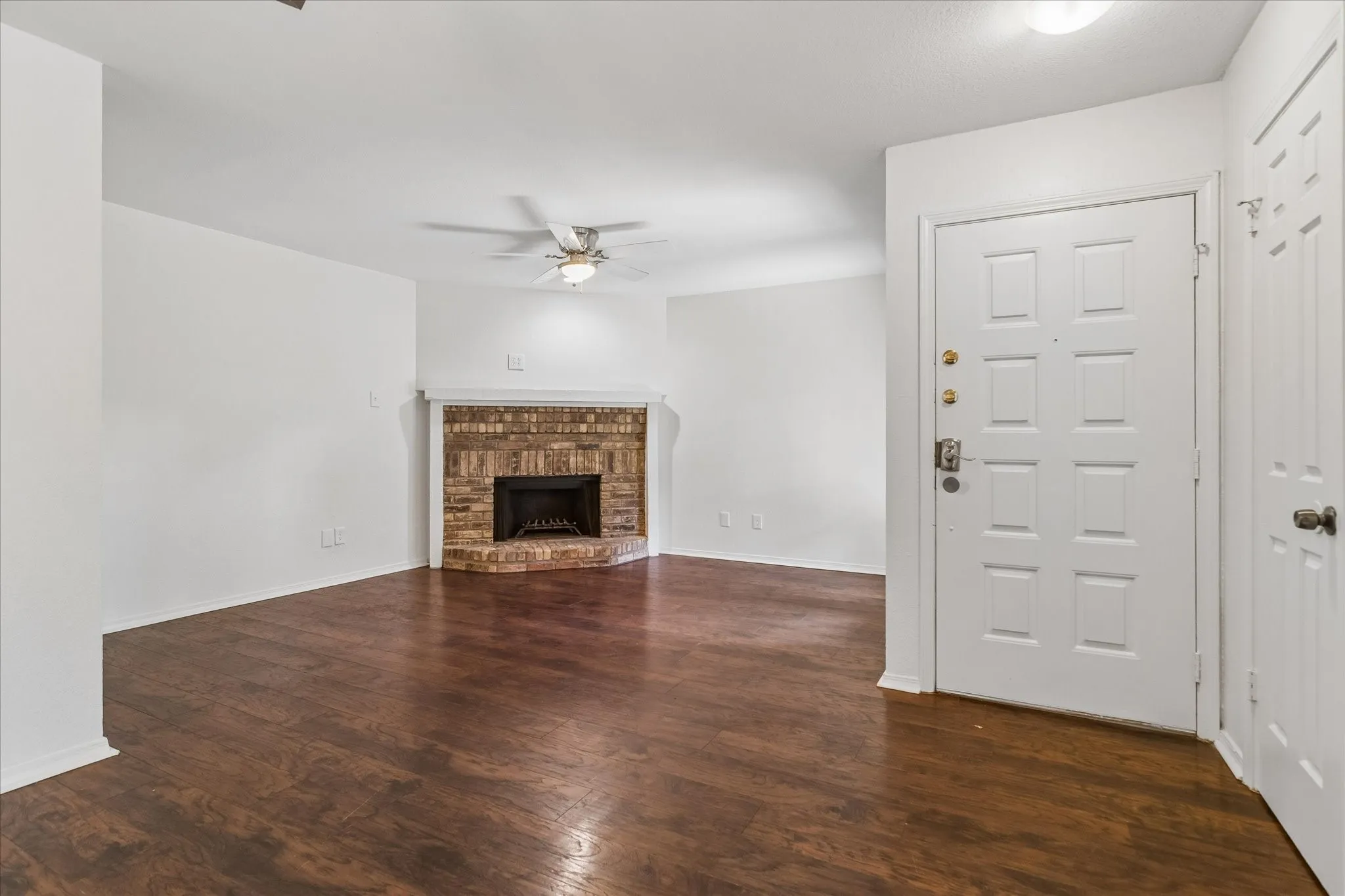 Condominium For Sale in Dallas County , 5200 Martel Avenue 24A, Dallas, Texas 75206, 2 Bedroom, 2 Bathroom, Garage spaces, 971 Sqft, built in 1983, mls#21392407, Real Estate Agent in Dallas, Homes For Sale in Dallas county, Homes For Sale in Dallas, Realtor in Dallas Texas, Real Estate Brokerage Independent Realty Texas, Luminita Cordes Realtor