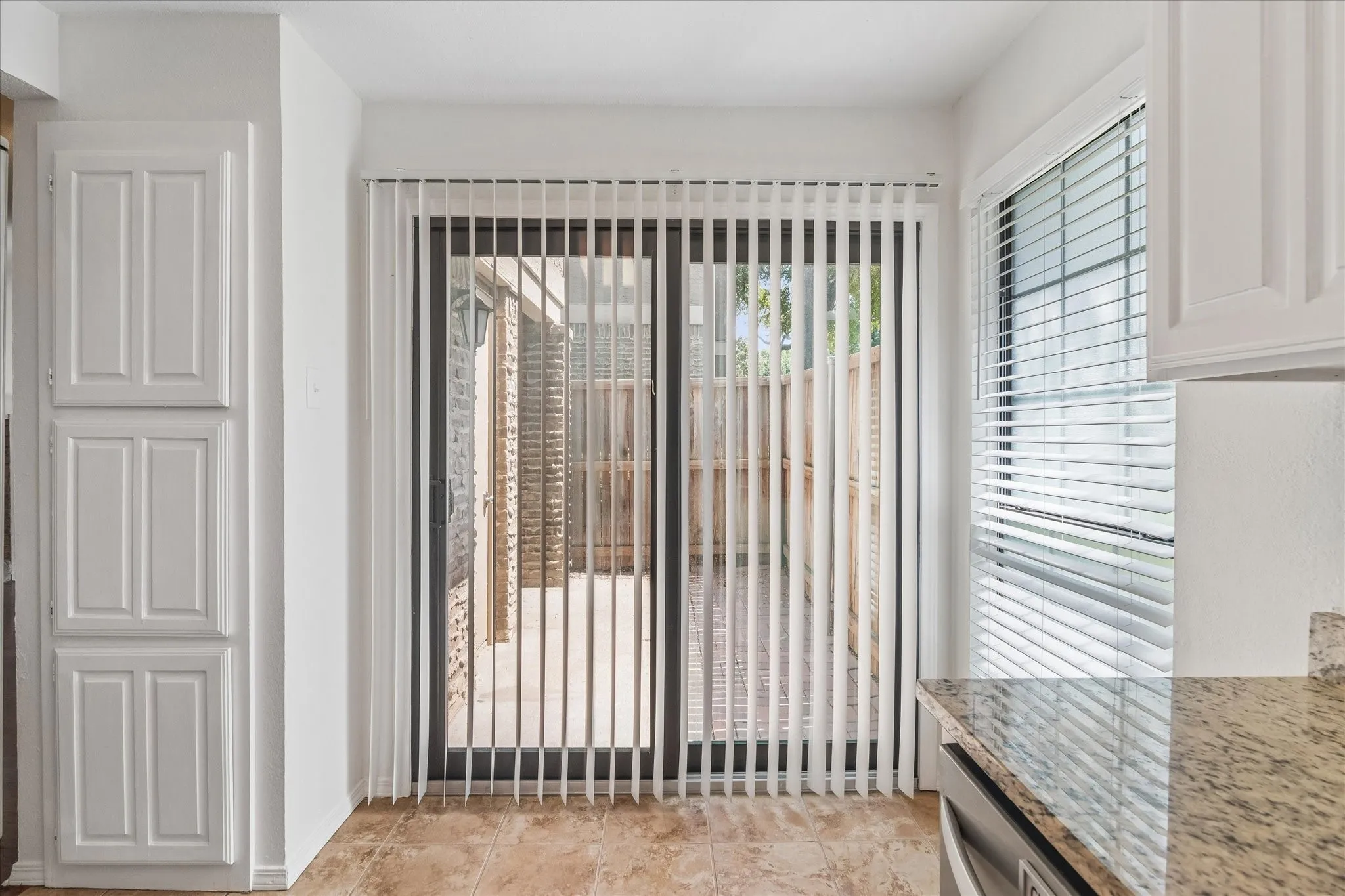 Condominium For Sale in Dallas County , 5200 Martel Avenue 24A, Dallas, Texas 75206, 2 Bedroom, 2 Bathroom, Garage spaces, 971 Sqft, built in 1983, mls#21392407, Real Estate Agent in Dallas, Homes For Sale in Dallas county, Homes For Sale in Dallas, Realtor in Dallas Texas, Real Estate Brokerage Independent Realty Texas, Luminita Cordes Realtor