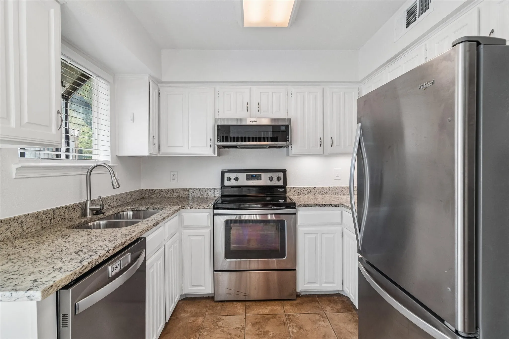Condominium For Sale in Dallas County , 5200 Martel Avenue 24A, Dallas, Texas 75206, 2 Bedroom, 2 Bathroom, Garage spaces, 971 Sqft, built in 1983, mls#21392407, Real Estate Agent in Dallas, Homes For Sale in Dallas county, Homes For Sale in Dallas, Realtor in Dallas Texas, Real Estate Brokerage Independent Realty Texas, Luminita Cordes Realtor