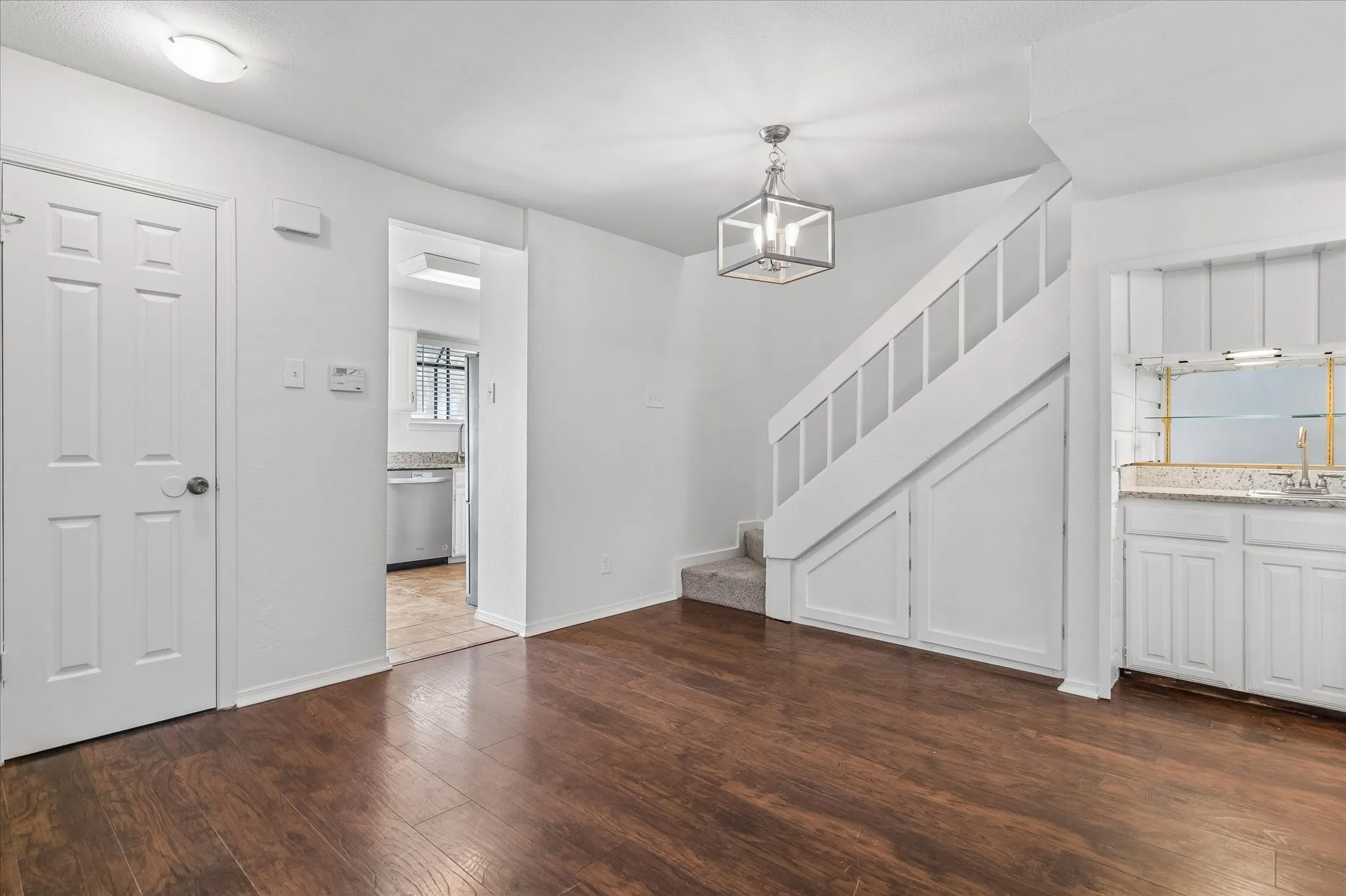 Condominium For Sale in Dallas County , 5200 Martel Avenue 24A, Dallas, Texas 75206, 2 Bedroom, 2 Bathroom, Garage spaces, 971 Sqft, built in 1983, mls#21392407, Real Estate Agent in Dallas, Homes For Sale in Dallas county, Homes For Sale in Dallas, Realtor in Dallas Texas, Real Estate Brokerage Independent Realty Texas, Luminita Cordes Realtor