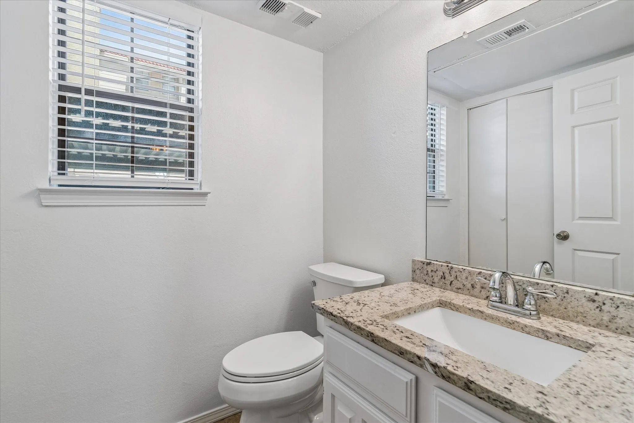 Condominium For Sale in Dallas County , 5200 Martel Avenue 24A, Dallas, Texas 75206, 2 Bedroom, 2 Bathroom, Garage spaces, 971 Sqft, built in 1983, mls#21392407, Real Estate Agent in Dallas, Homes For Sale in Dallas county, Homes For Sale in Dallas, Realtor in Dallas Texas, Real Estate Brokerage Independent Realty Texas, Luminita Cordes Realtor