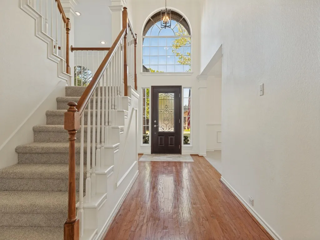 Single Family Residence For Sale in Collin County , 2032 Liverpool Drive, Plano, Texas 75025, 4 Bedroom, 3 Bathroom, 2 Garage spaces, 2,860 Sqft, built in 1990, mls#21397067, Real Estate Agent in Plano, Homes For Sale in Collin county, Homes For Sale in Plano, Realtor in Plano Texas, Real Estate Brokerage Independent Realty Texas, Luminita Cordes Realtor