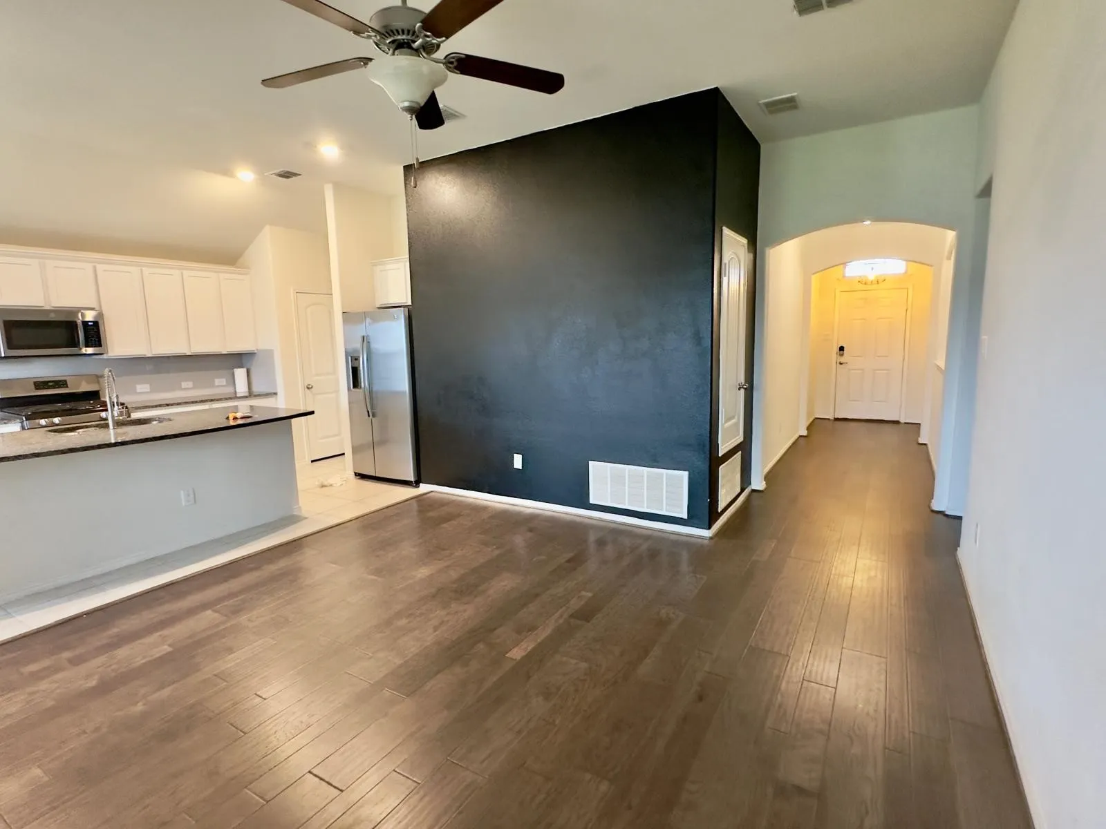 Kitchen featuring light hardwood / wood-style flooring, white cabinetry, stainless steel appliances, sink, and ceiling fan
