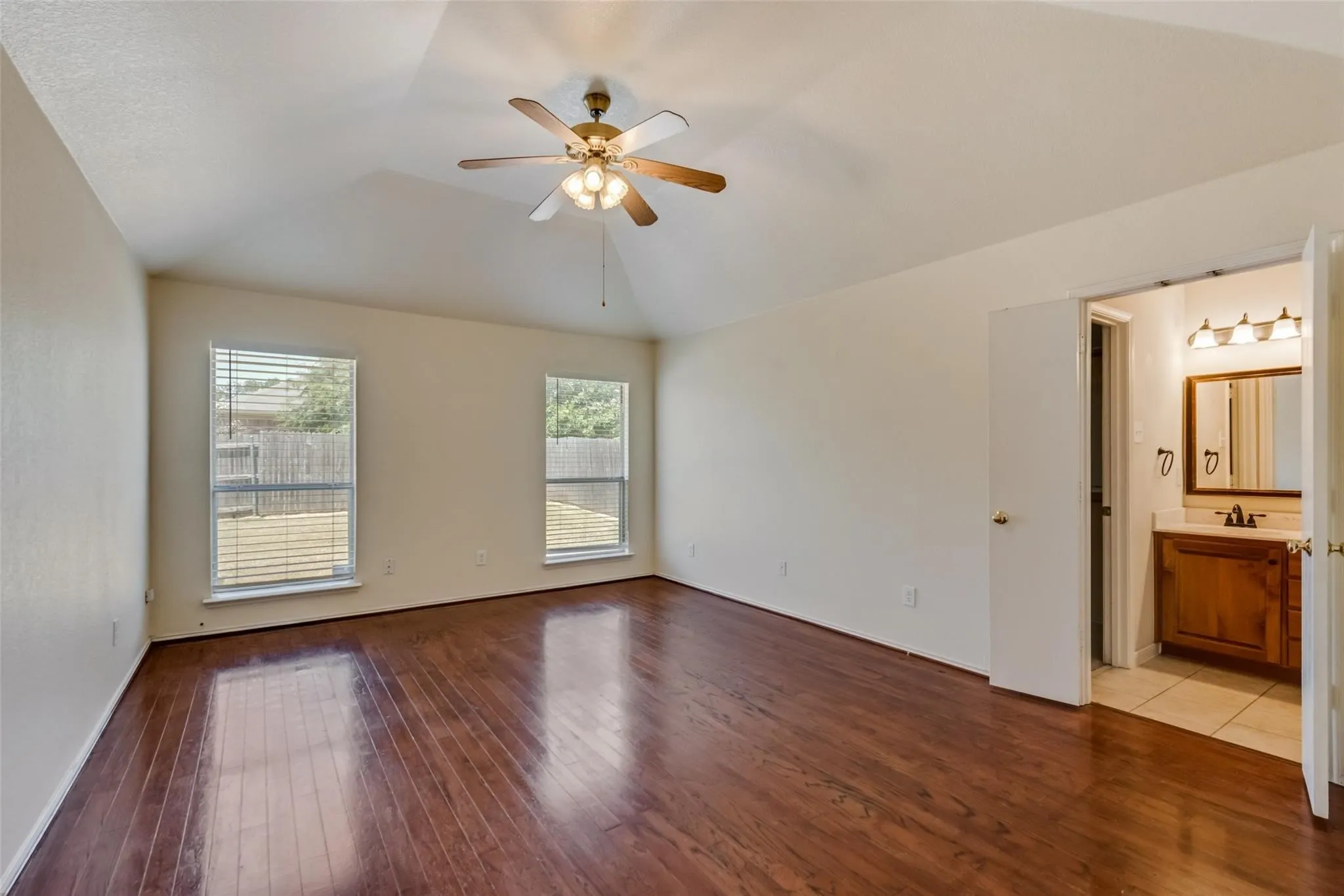 Single Family Residence For Rent in Tarrant County , 3301 Rustic Meadow Trail, Mansfield, Texas 76063, 4 Bedroom, 2 Bathroom, 2 Garage spaces, 1,846 Sqft, built in 1999, mls#21397031, Real Estate Agent in Mansfield, Homes For Rent in Tarrant county, Homes For Rent in Mansfield, Realtor in Mansfield Texas, Real Estate Brokerage Independent Realty Texas, Luminita Cordes Realtor
