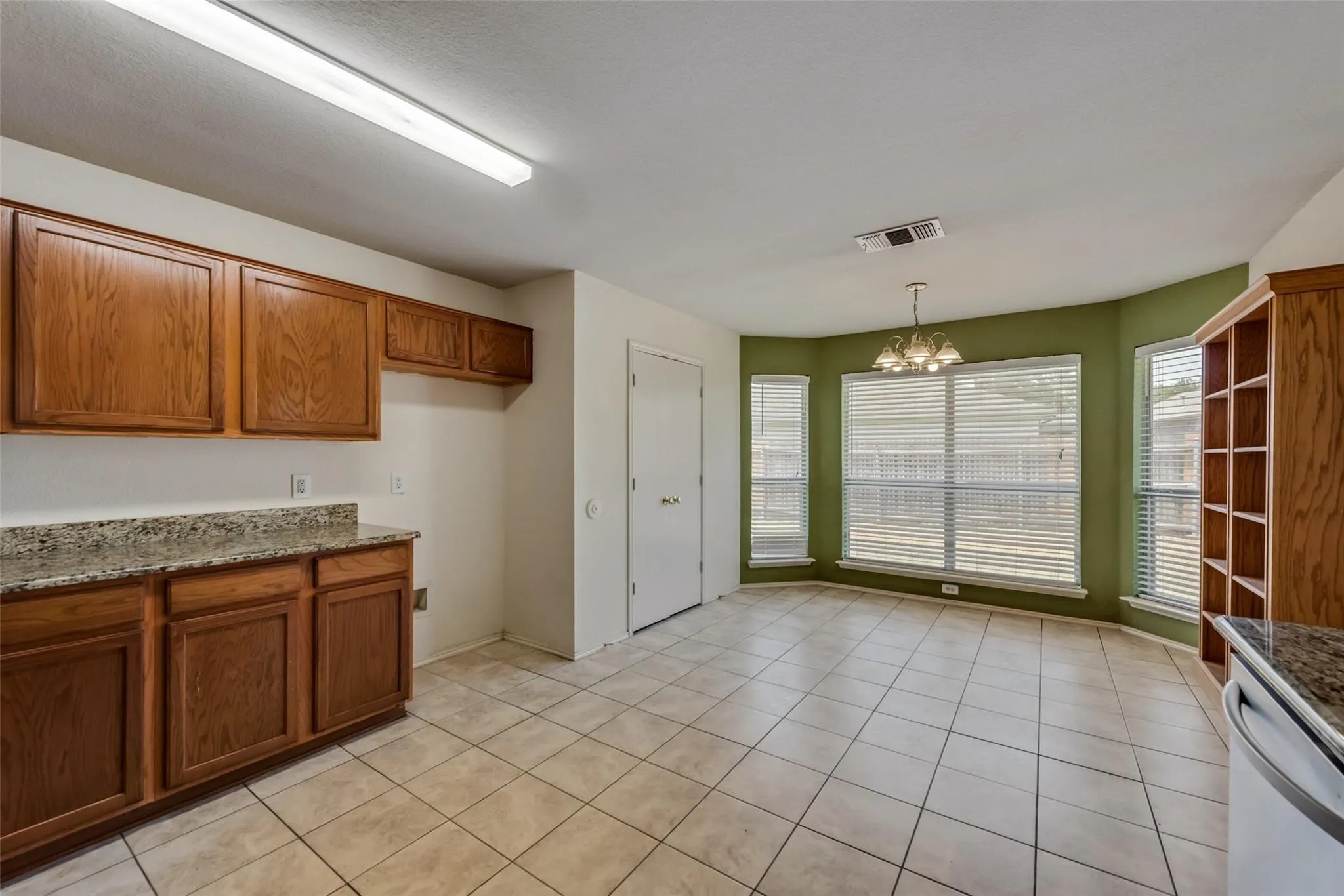 Single Family Residence For Rent in Tarrant County , 3301 Rustic Meadow Trail, Mansfield, Texas 76063, 4 Bedroom, 2 Bathroom, 2 Garage spaces, 1,846 Sqft, built in 1999, mls#21397031, Real Estate Agent in Mansfield, Homes For Rent in Tarrant county, Homes For Rent in Mansfield, Realtor in Mansfield Texas, Real Estate Brokerage Independent Realty Texas, Luminita Cordes Realtor