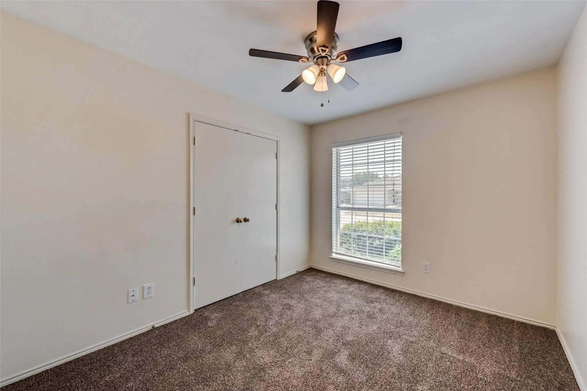 Single Family Residence For Rent in Tarrant County , 3301 Rustic Meadow Trail, Mansfield, Texas 76063, 4 Bedroom, 2 Bathroom, 2 Garage spaces, 1,846 Sqft, built in 1999, mls#21397031, Real Estate Agent in Mansfield, Homes For Rent in Tarrant county, Homes For Rent in Mansfield, Realtor in Mansfield Texas, Real Estate Brokerage Independent Realty Texas, Luminita Cordes Realtor