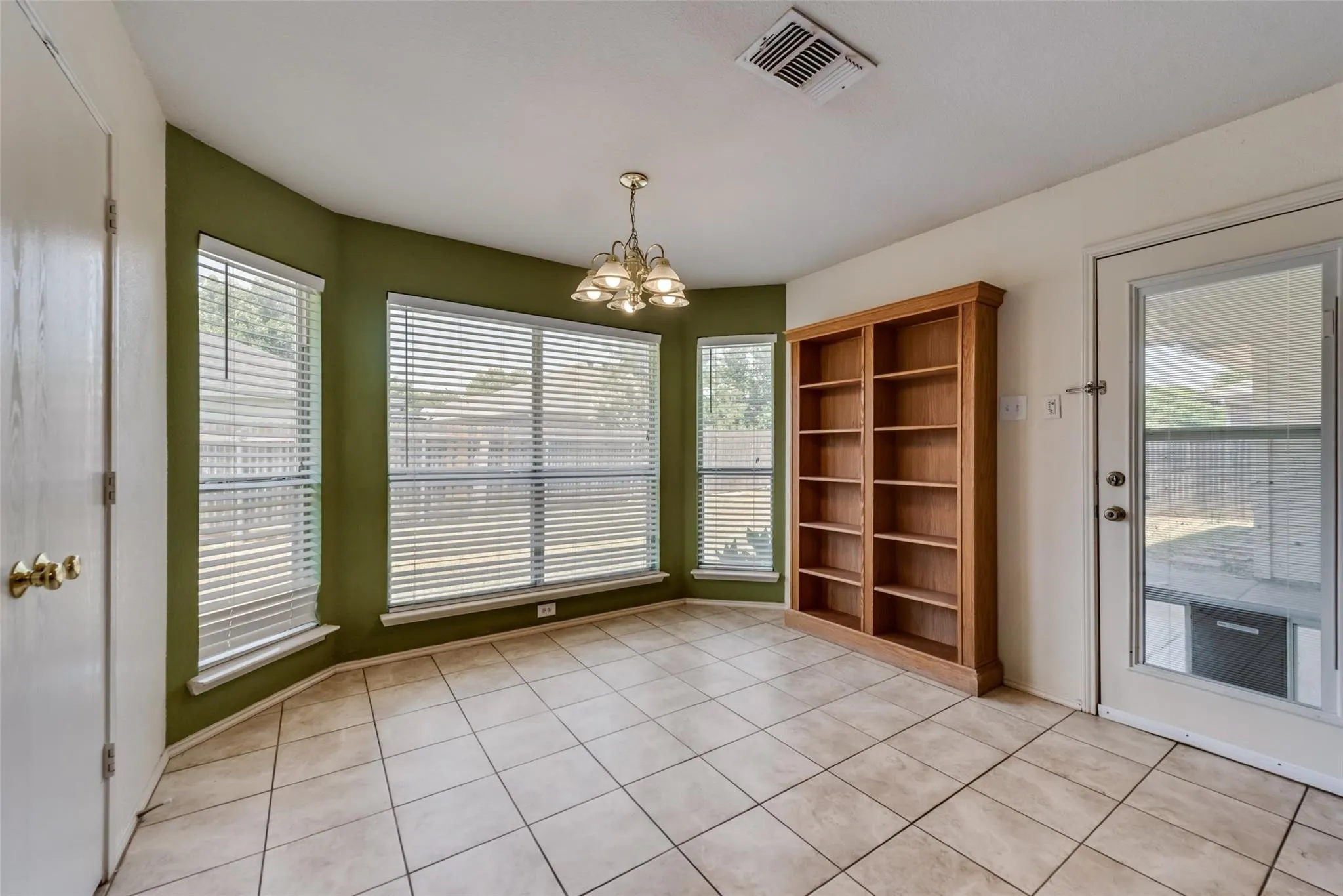 Single Family Residence For Rent in Tarrant County , 3301 Rustic Meadow Trail, Mansfield, Texas 76063, 4 Bedroom, 2 Bathroom, 2 Garage spaces, 1,846 Sqft, built in 1999, mls#21397031, Real Estate Agent in Mansfield, Homes For Rent in Tarrant county, Homes For Rent in Mansfield, Realtor in Mansfield Texas, Real Estate Brokerage Independent Realty Texas, Luminita Cordes Realtor