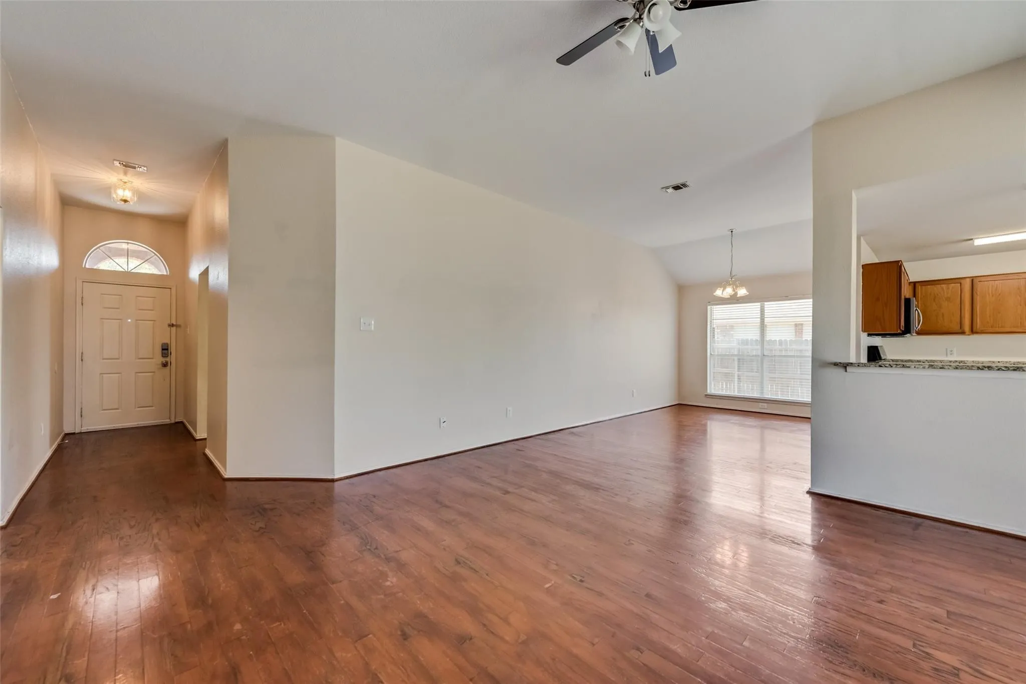 Single Family Residence For Rent in Tarrant County , 3301 Rustic Meadow Trail, Mansfield, Texas 76063, 4 Bedroom, 2 Bathroom, 2 Garage spaces, 1,846 Sqft, built in 1999, mls#21397031, Real Estate Agent in Mansfield, Homes For Rent in Tarrant county, Homes For Rent in Mansfield, Realtor in Mansfield Texas, Real Estate Brokerage Independent Realty Texas, Luminita Cordes Realtor