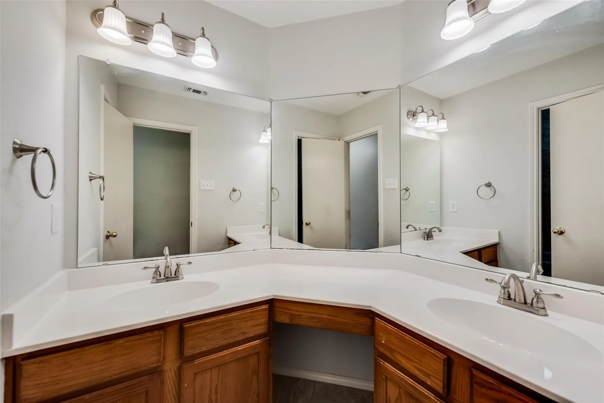 Single Family Residence For Rent in Tarrant County , 3301 Rustic Meadow Trail, Mansfield, Texas 76063, 4 Bedroom, 2 Bathroom, 2 Garage spaces, 1,846 Sqft, built in 1999, mls#21397031, Real Estate Agent in Mansfield, Homes For Rent in Tarrant county, Homes For Rent in Mansfield, Realtor in Mansfield Texas, Real Estate Brokerage Independent Realty Texas, Luminita Cordes Realtor