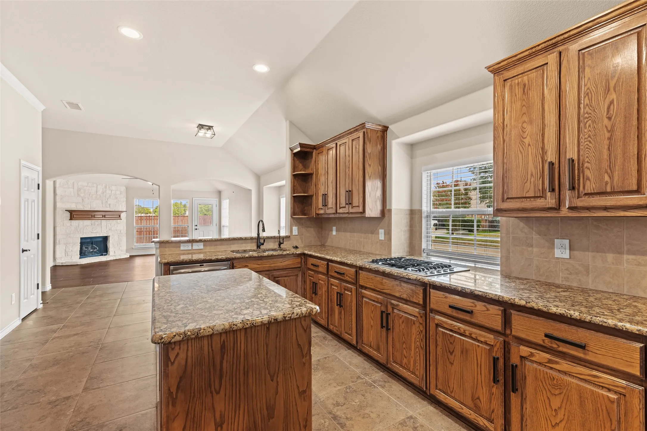 Single Family Residence For Sale in Tarrant County , 11800 Basilwood Drive, Fort Worth, Texas 76244, 3 Bedroom, 2 Bathroom, 2 Garage spaces, 1,921 Sqft, built in 2011, mls#21397011, Real Estate Agent in Fort Worth, Homes For Sale in Tarrant county, Homes For Sale in Fort Worth, Realtor in Fort Worth Texas, Real Estate Brokerage Independent Realty Texas, Luminita Cordes Realtor