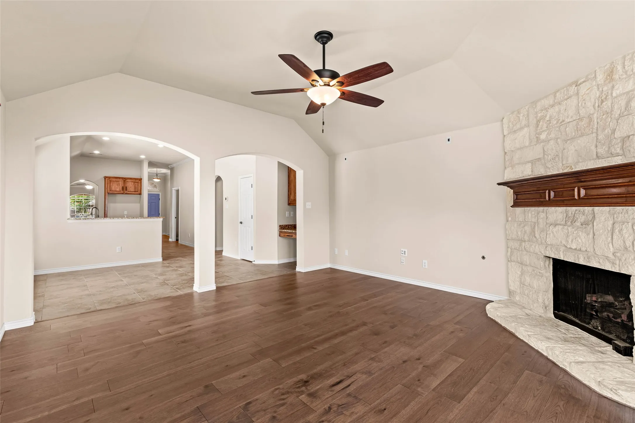 Single Family Residence For Sale in Tarrant County , 11800 Basilwood Drive, Fort Worth, Texas 76244, 3 Bedroom, 2 Bathroom, 2 Garage spaces, 1,921 Sqft, built in 2011, mls#21397011, Real Estate Agent in Fort Worth, Homes For Sale in Tarrant county, Homes For Sale in Fort Worth, Realtor in Fort Worth Texas, Real Estate Brokerage Independent Realty Texas, Luminita Cordes Realtor