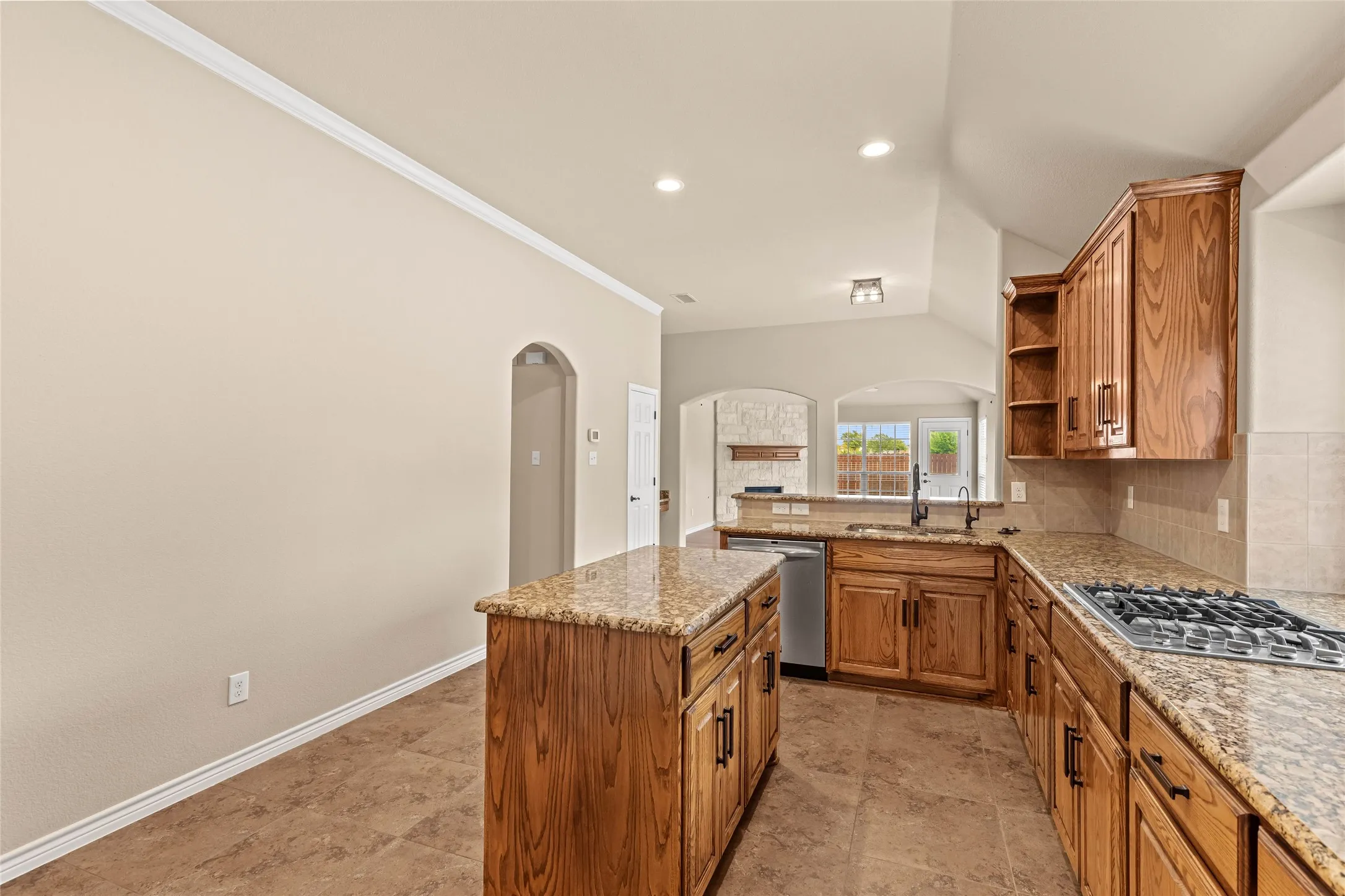 Single Family Residence For Sale in Tarrant County , 11800 Basilwood Drive, Fort Worth, Texas 76244, 3 Bedroom, 2 Bathroom, 2 Garage spaces, 1,921 Sqft, built in 2011, mls#21397011, Real Estate Agent in Fort Worth, Homes For Sale in Tarrant county, Homes For Sale in Fort Worth, Realtor in Fort Worth Texas, Real Estate Brokerage Independent Realty Texas, Luminita Cordes Realtor
