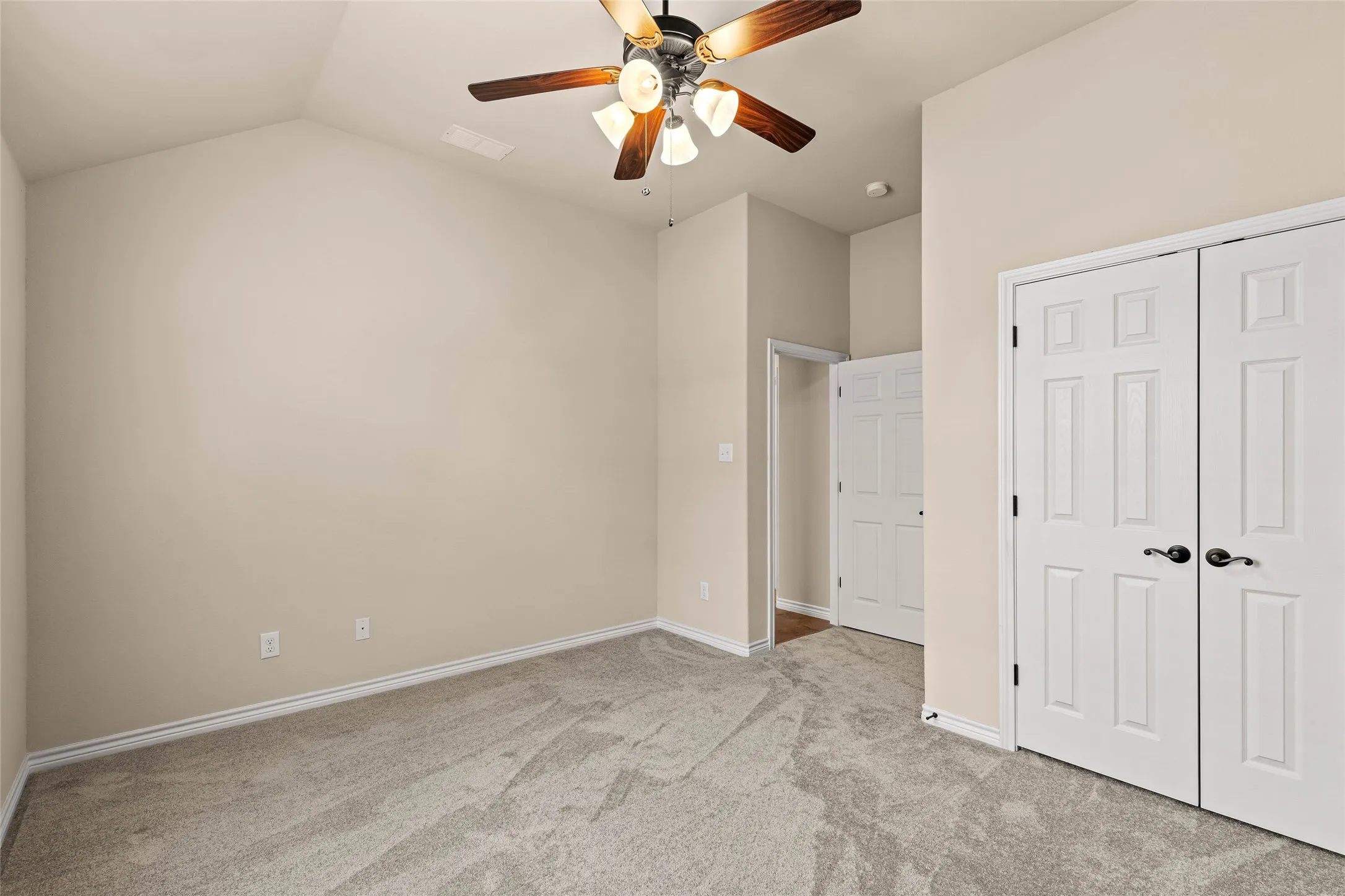 Single Family Residence For Sale in Tarrant County , 11800 Basilwood Drive, Fort Worth, Texas 76244, 3 Bedroom, 2 Bathroom, 2 Garage spaces, 1,921 Sqft, built in 2011, mls#21397011, Real Estate Agent in Fort Worth, Homes For Sale in Tarrant county, Homes For Sale in Fort Worth, Realtor in Fort Worth Texas, Real Estate Brokerage Independent Realty Texas, Luminita Cordes Realtor
