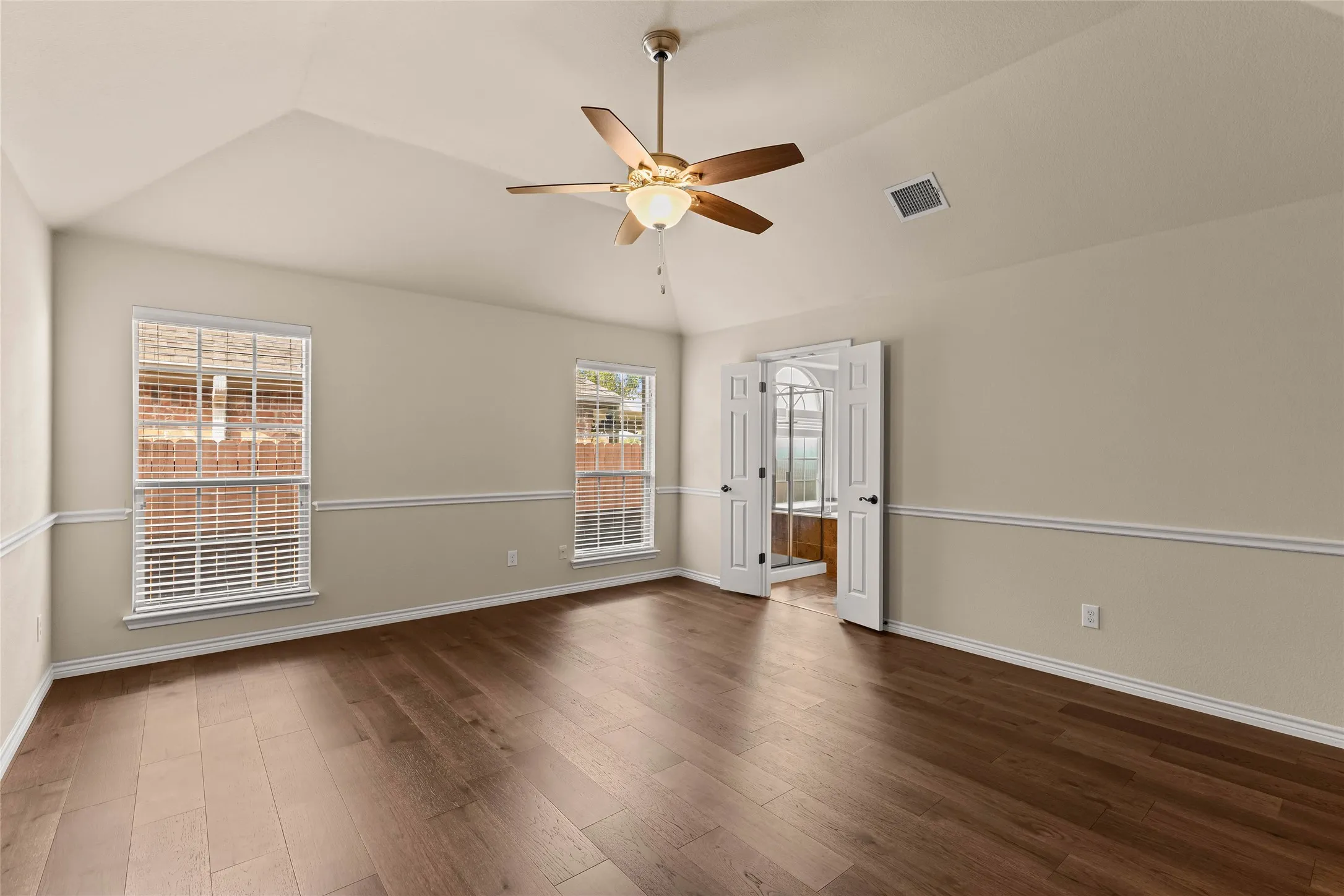 Single Family Residence For Sale in Tarrant County , 11800 Basilwood Drive, Fort Worth, Texas 76244, 3 Bedroom, 2 Bathroom, 2 Garage spaces, 1,921 Sqft, built in 2011, mls#21397011, Real Estate Agent in Fort Worth, Homes For Sale in Tarrant county, Homes For Sale in Fort Worth, Realtor in Fort Worth Texas, Real Estate Brokerage Independent Realty Texas, Luminita Cordes Realtor